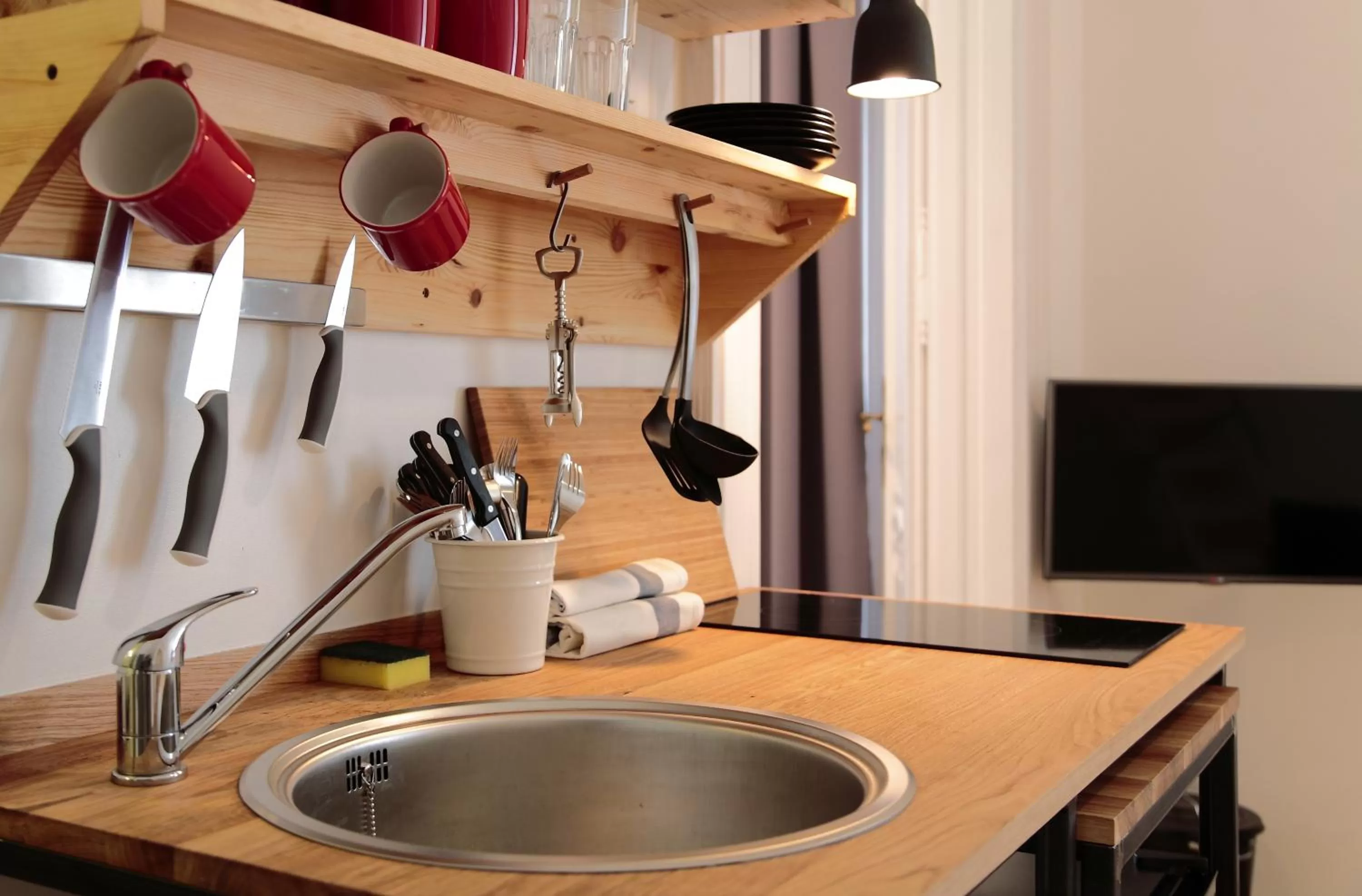 Kitchen or kitchenette in Maverick Apartments