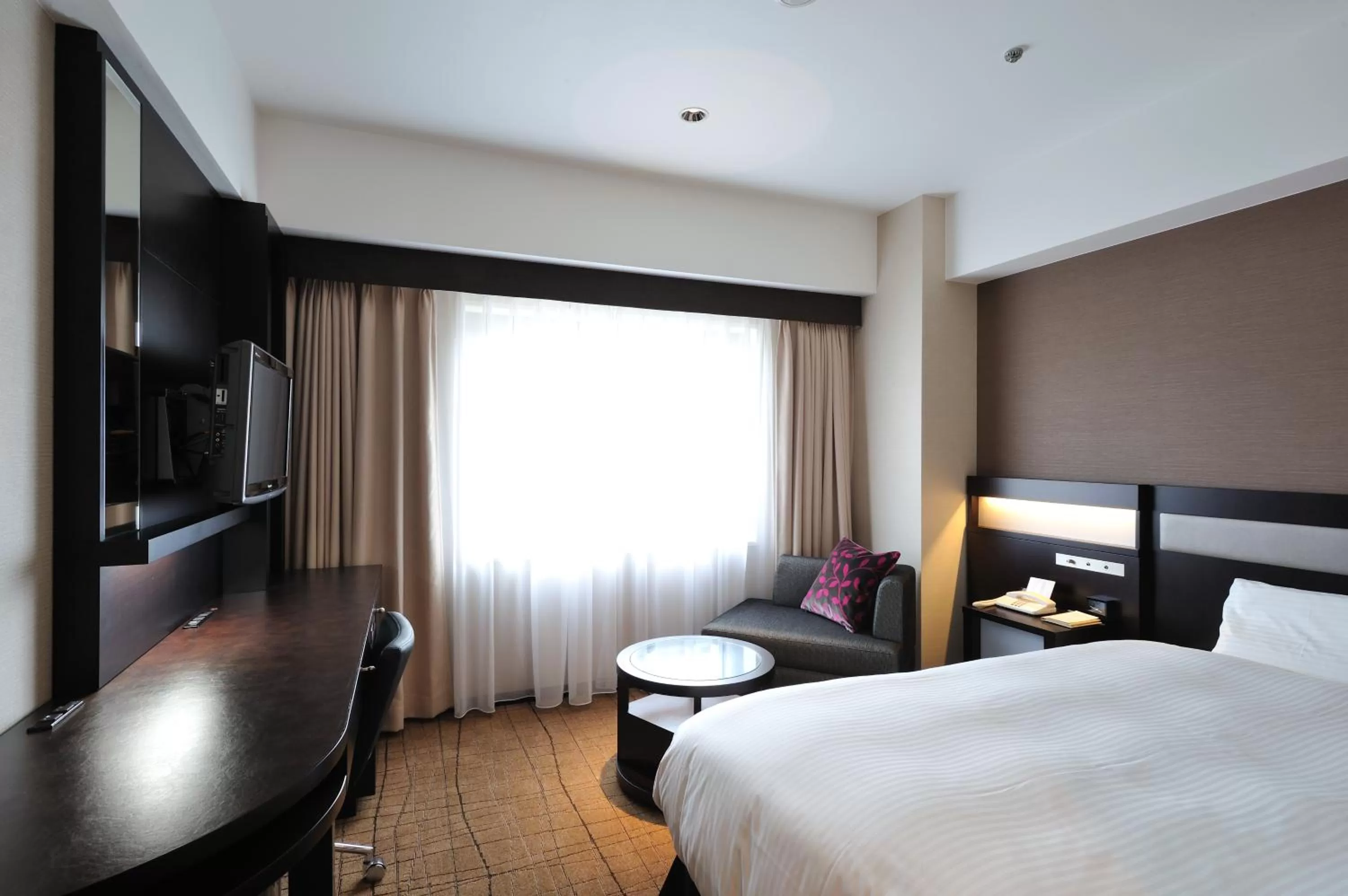 Photo of the whole room, Bed in Hotel Granvia Hiroshima