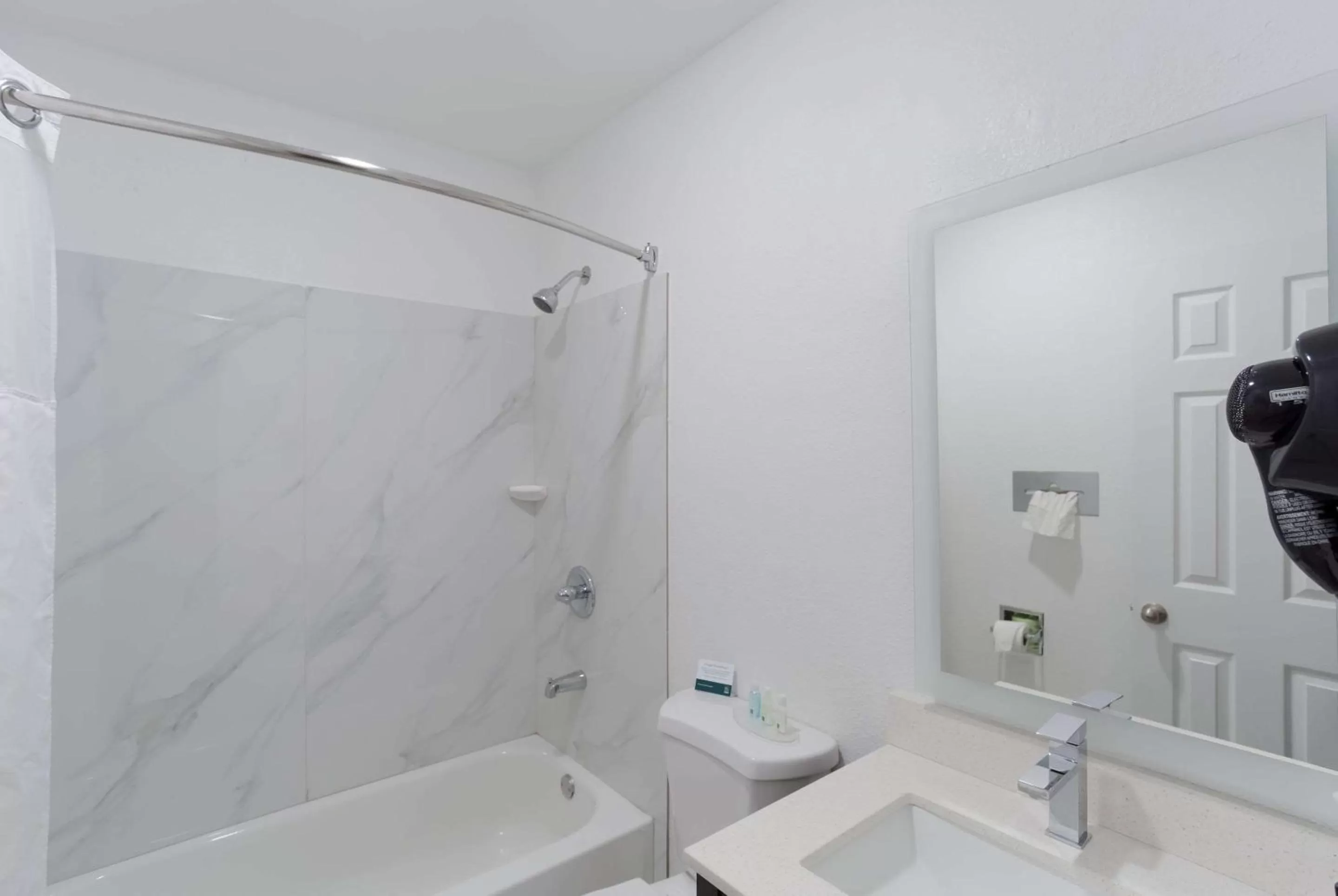 Bathroom in Quality Inn Redding near I-5