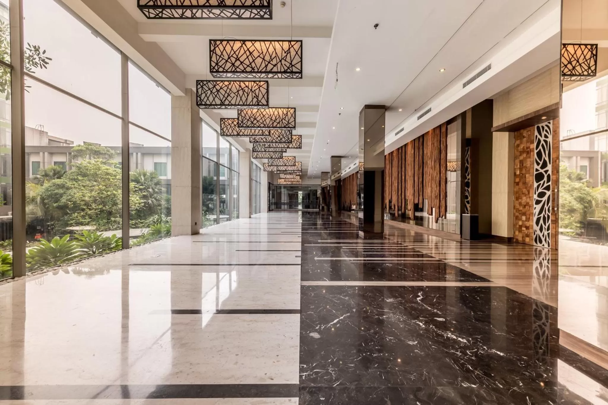 Lobby or reception in Holiday Inn Cikarang Jababeka by IHG