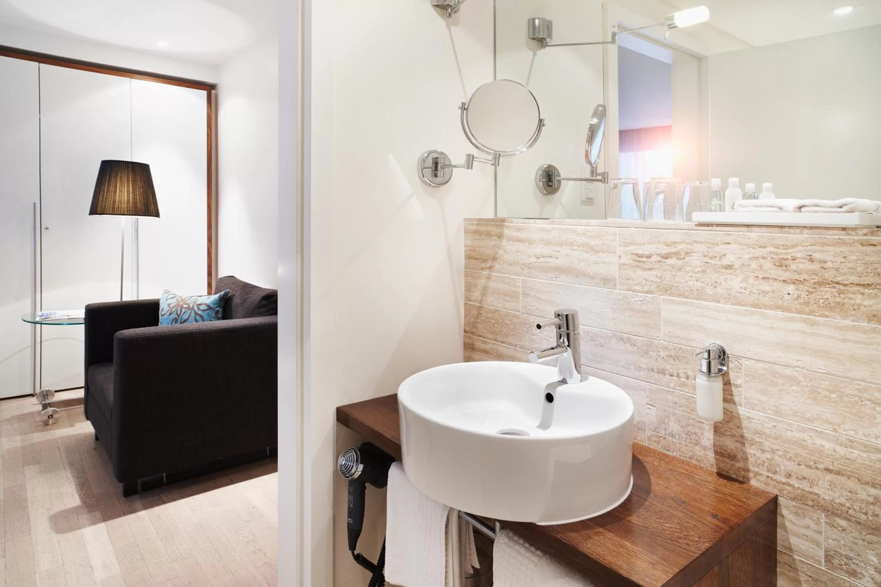 Photo of the whole room in Das Spritzenhaus