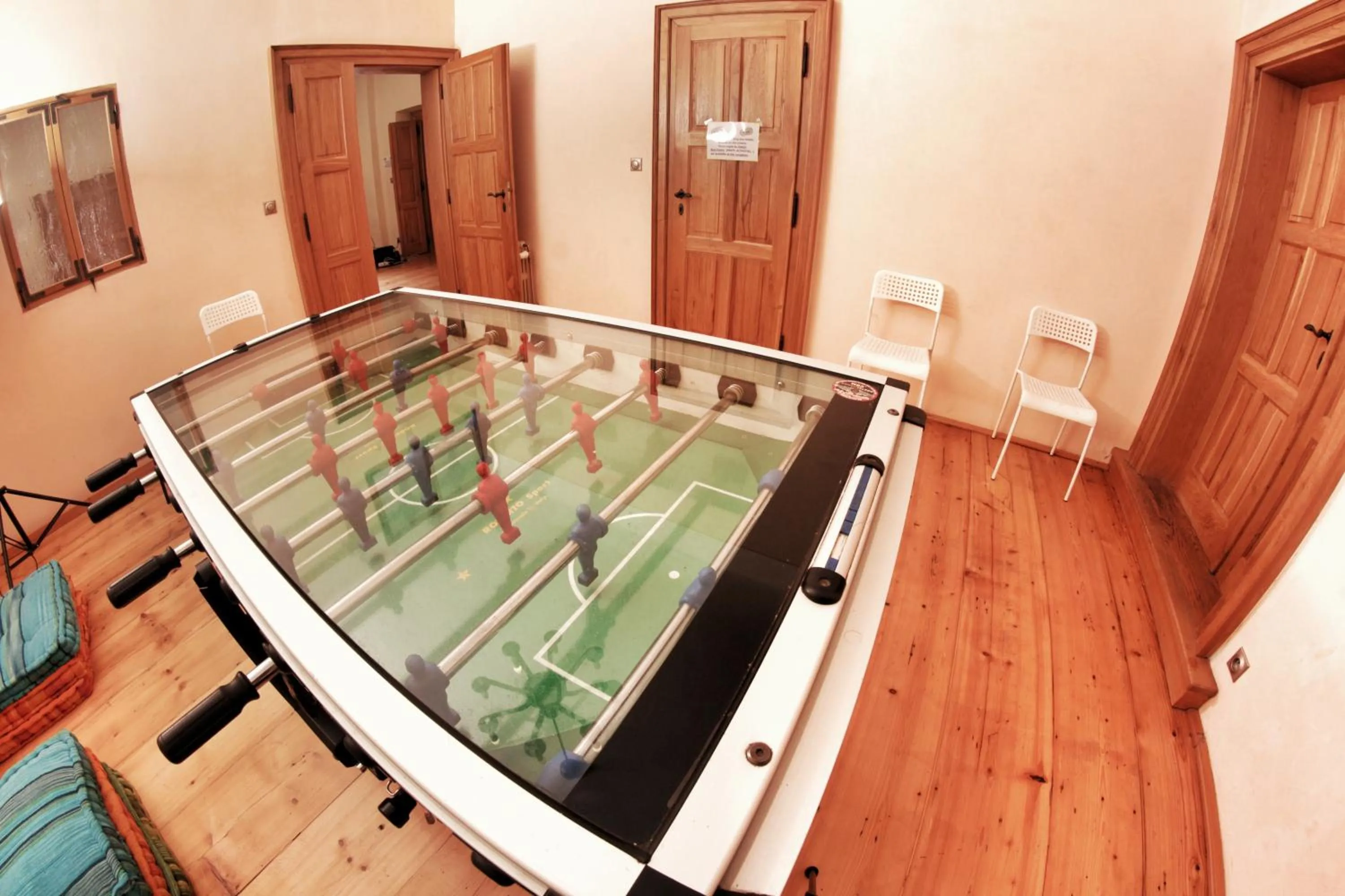 Communal lounge/ TV room in Hostel HOMEr - Old Town Square