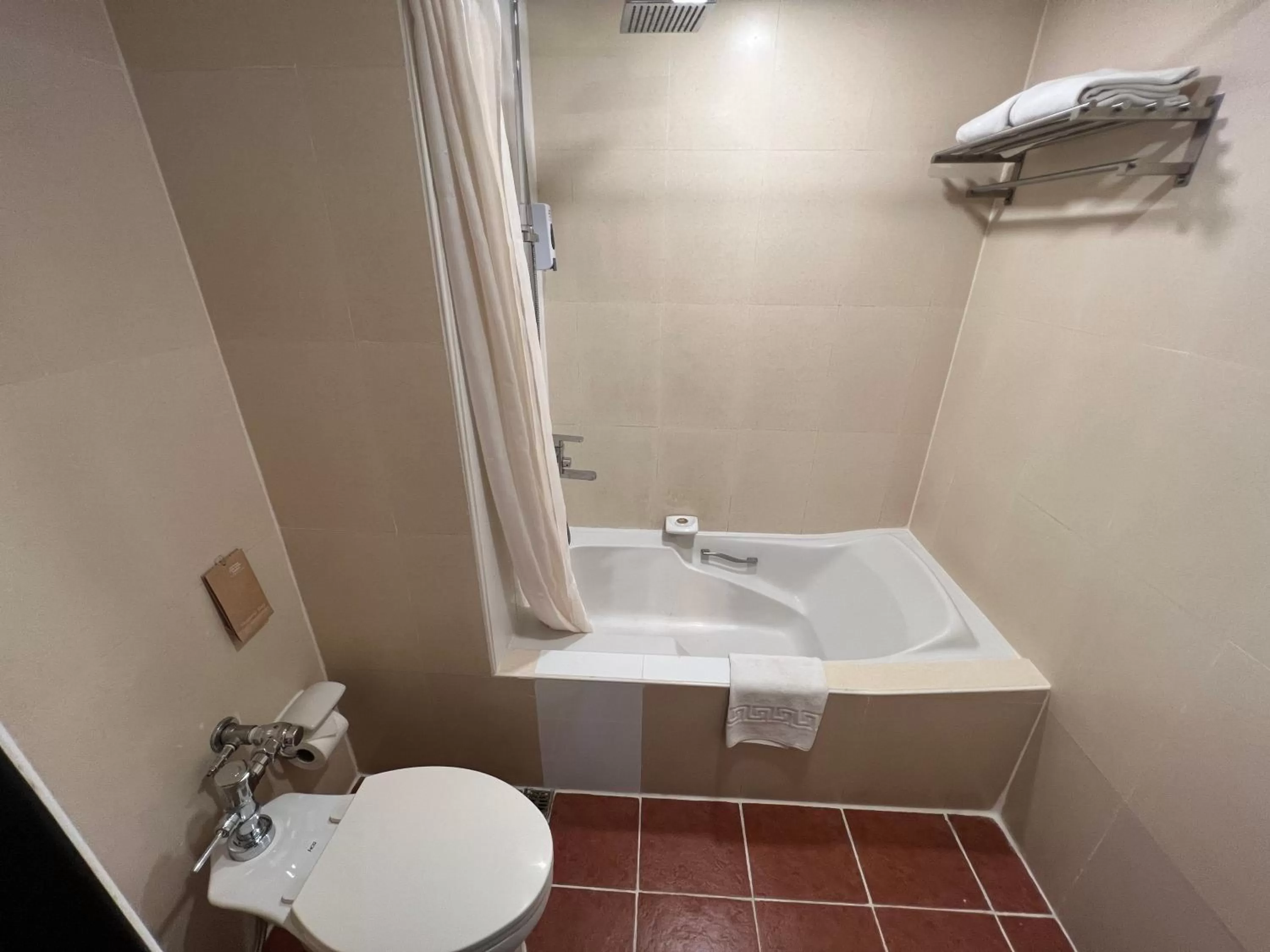 Shower in Bayview Park Hotel Manila