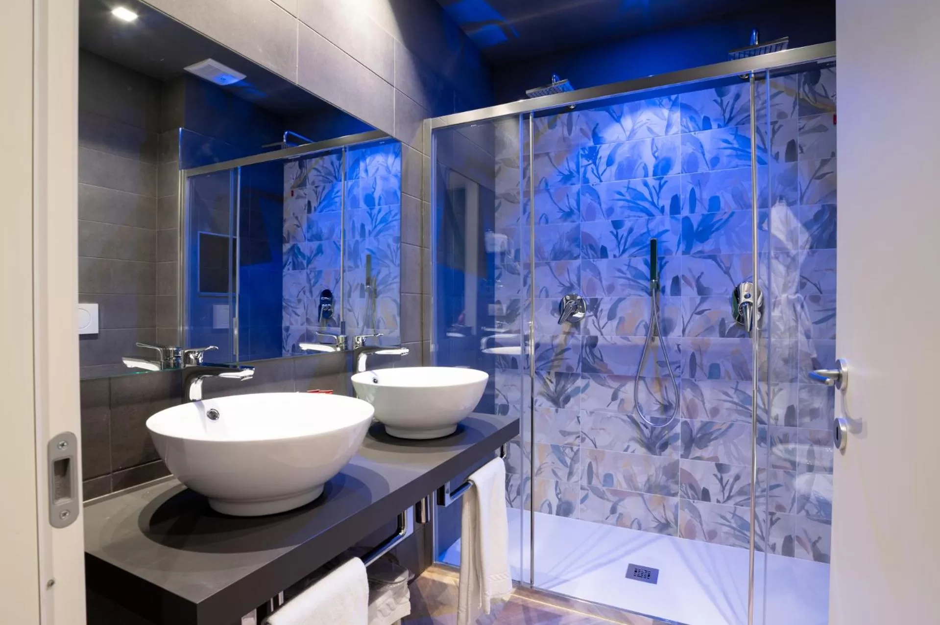 Shower in Hotel Monte Rosa