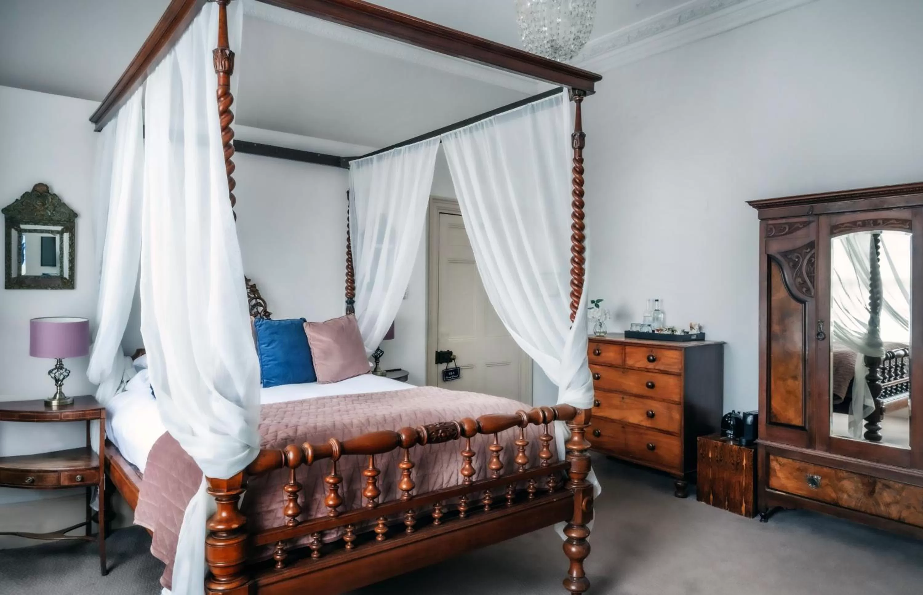 Bed in York & Albany