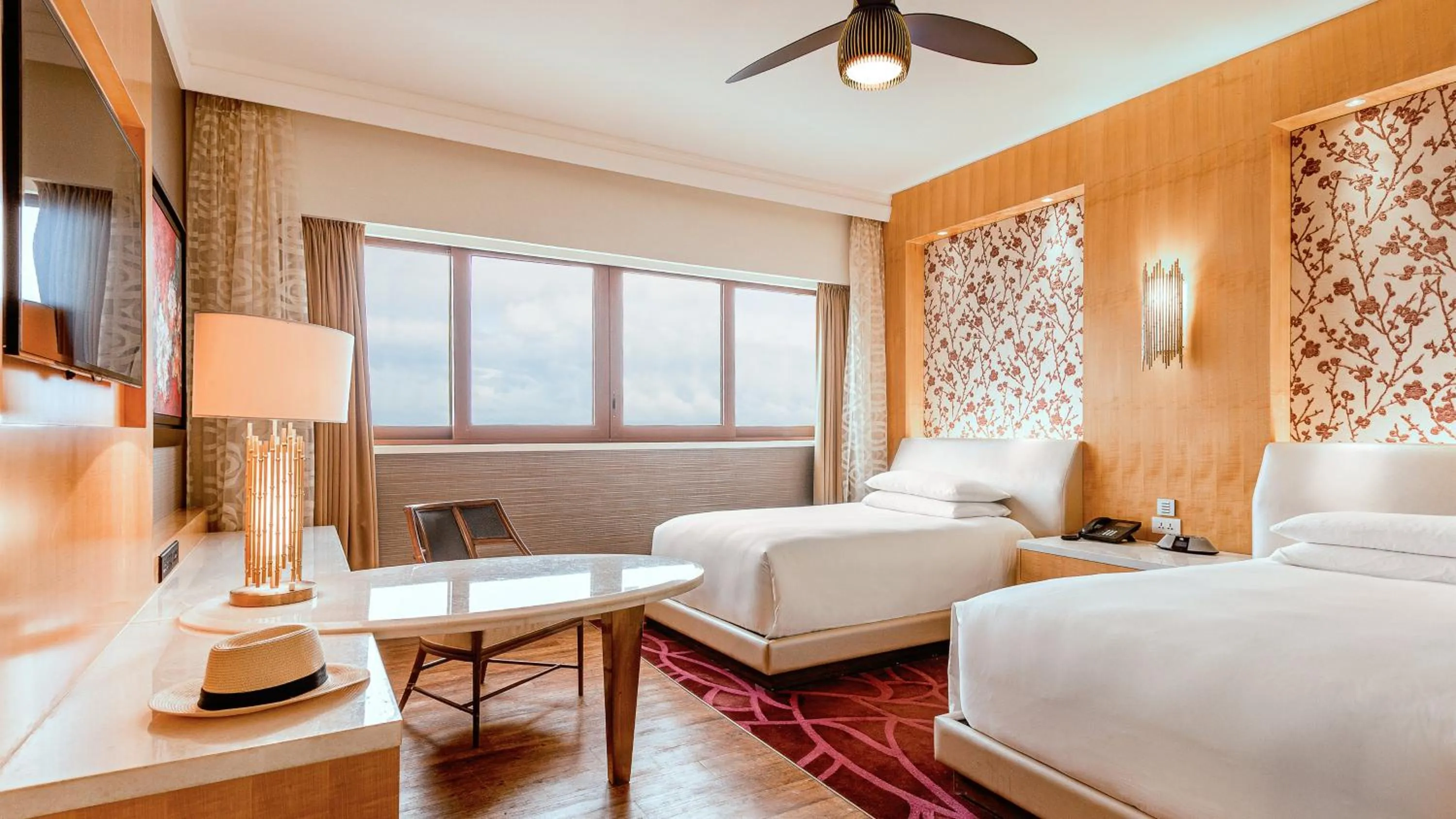 Photo of the whole room, Bed in InterContinental Grand Ho Tram