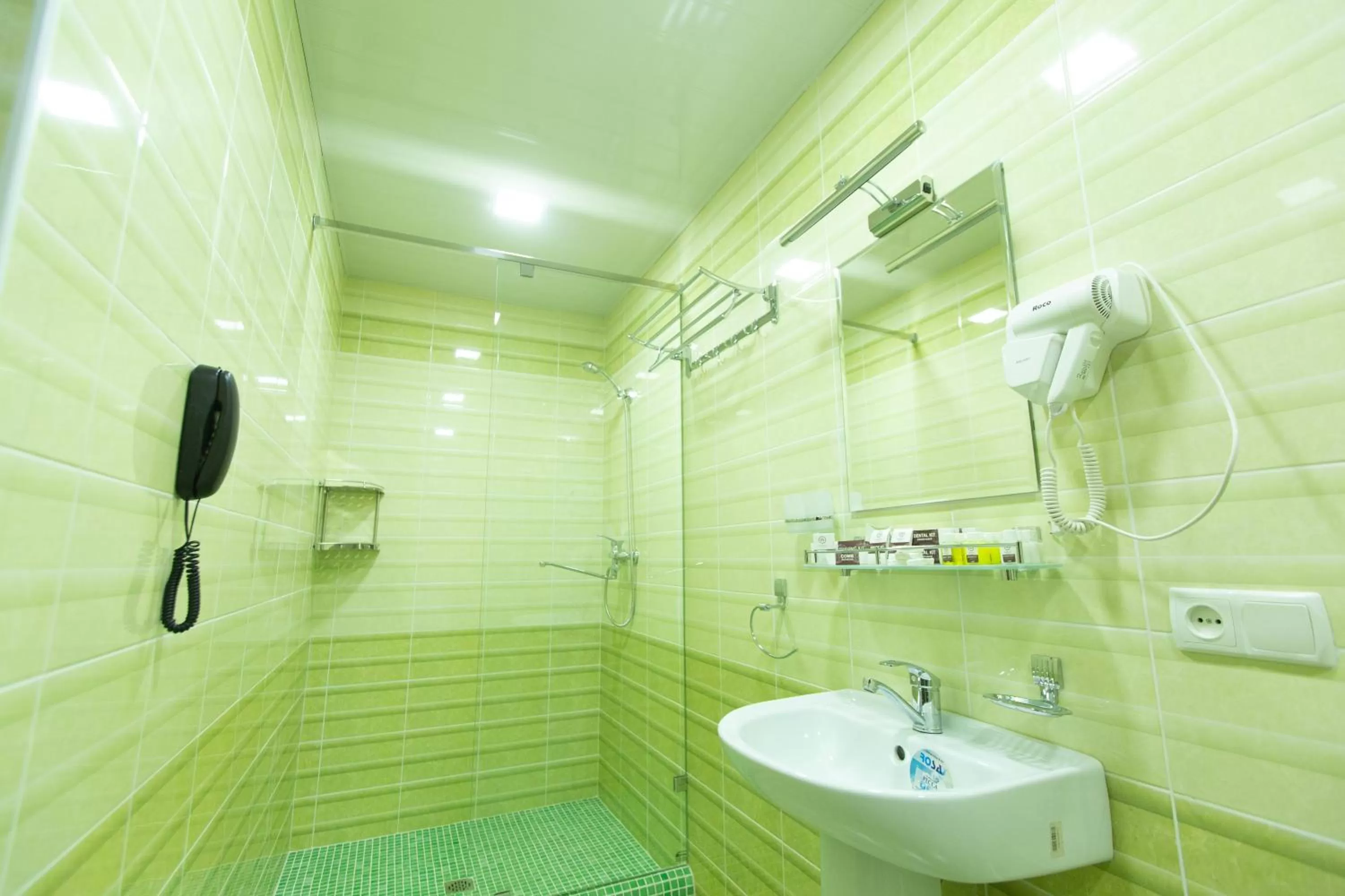 Shower in Mirzo Boutique Hotel