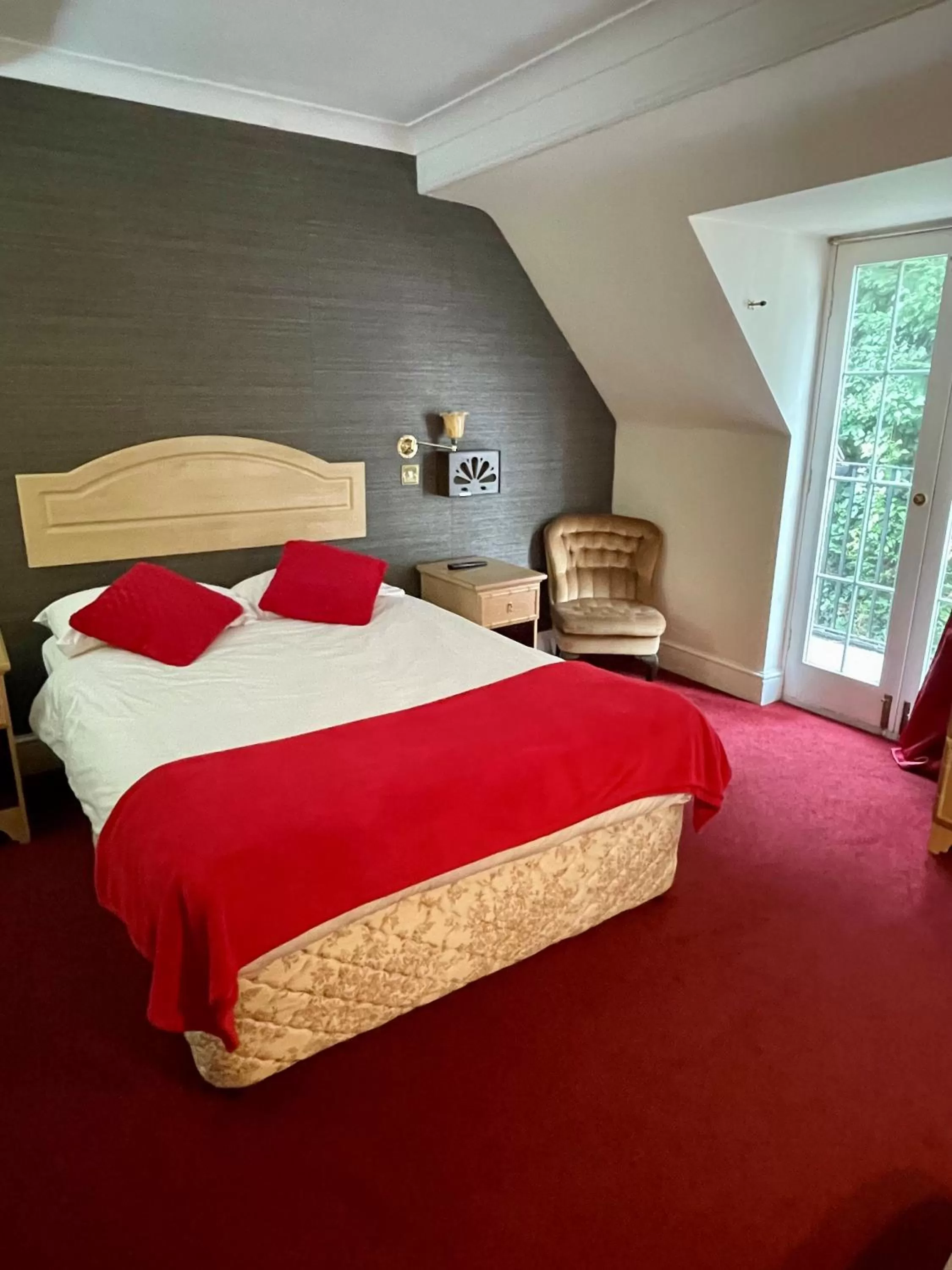 Bedroom, Bed in Donington Manor Hotel