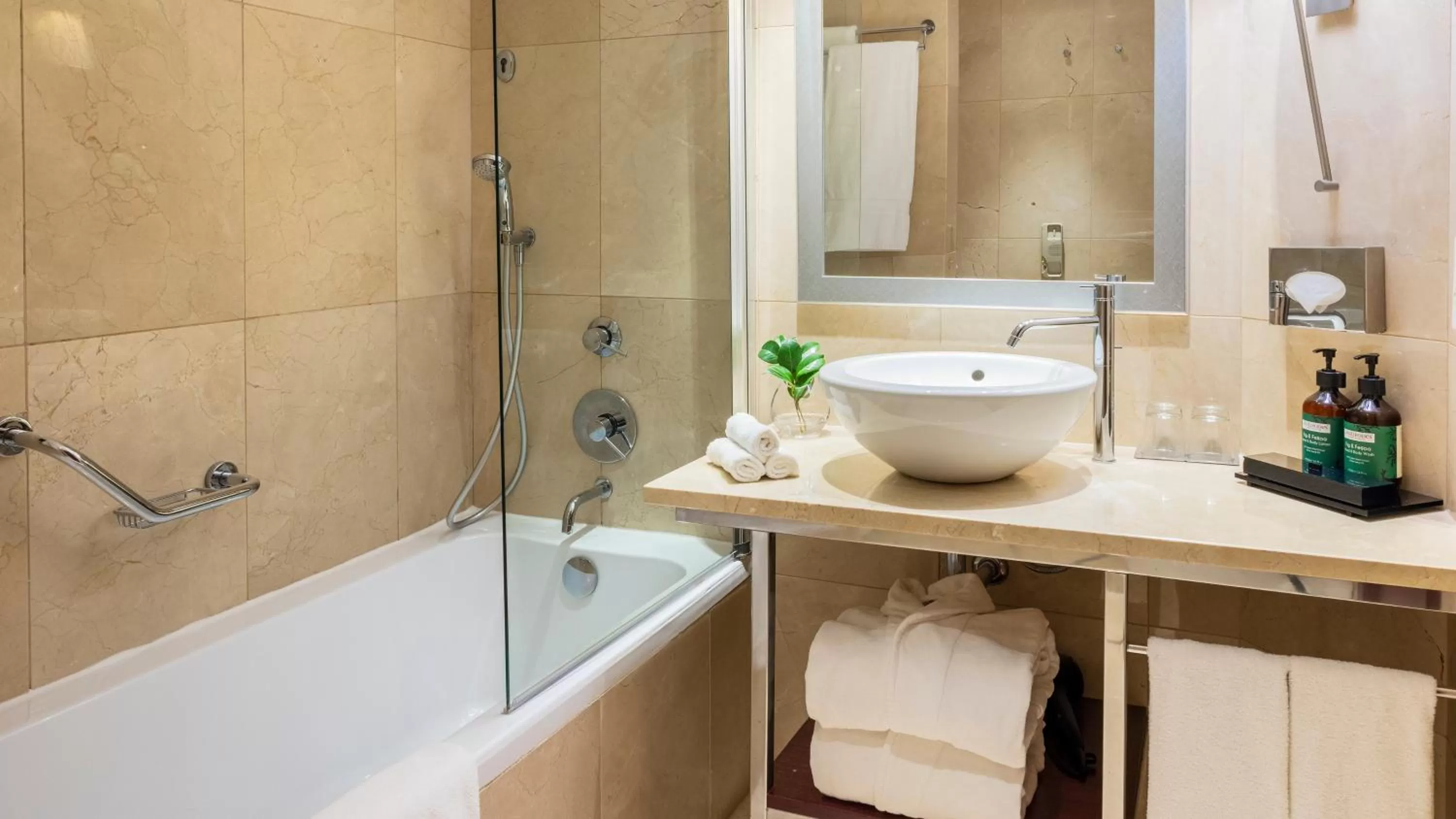 Toilet in Crowne Plaza Porto by IHG