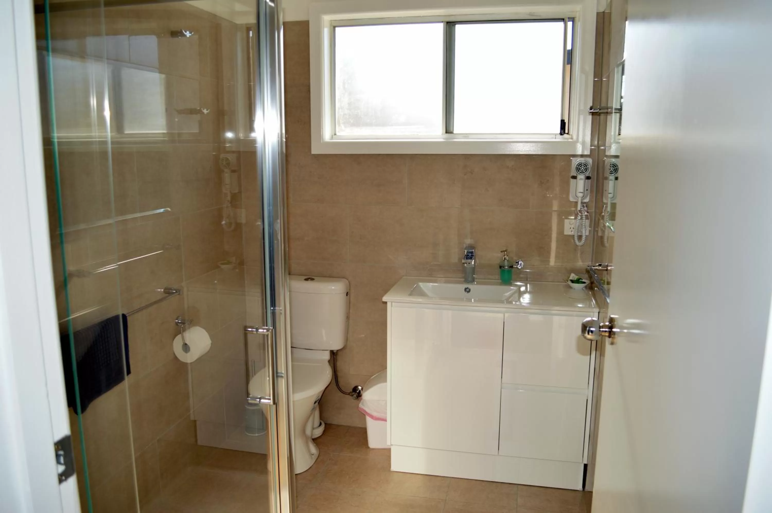 Bathroom in Wattle Grove Motel Maryborough