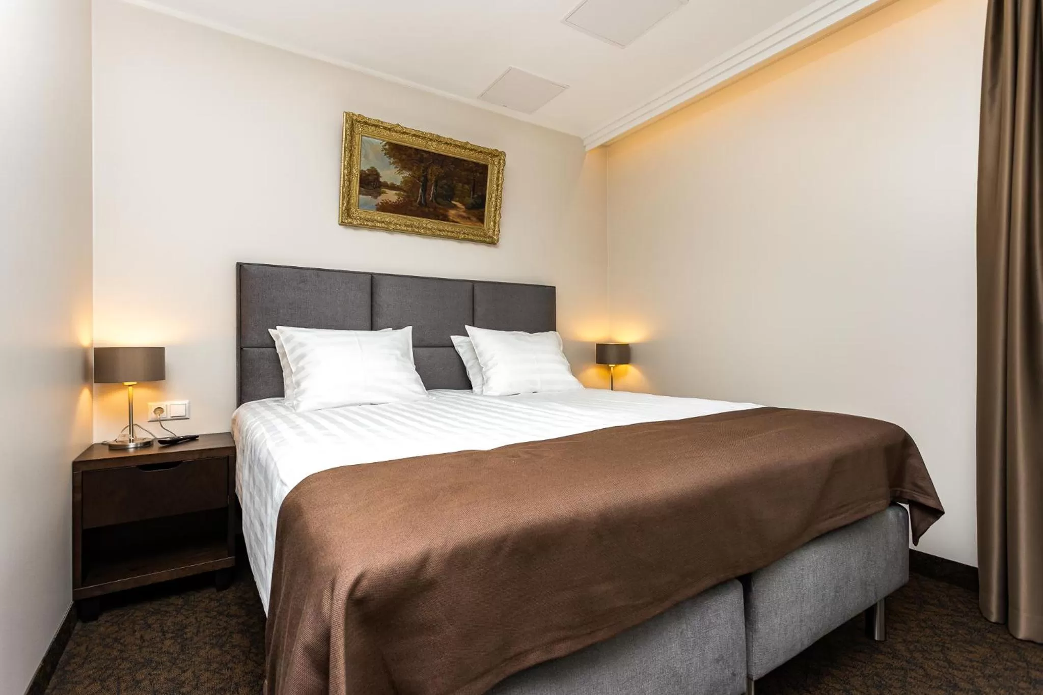 Bed in Adoryal Hotell