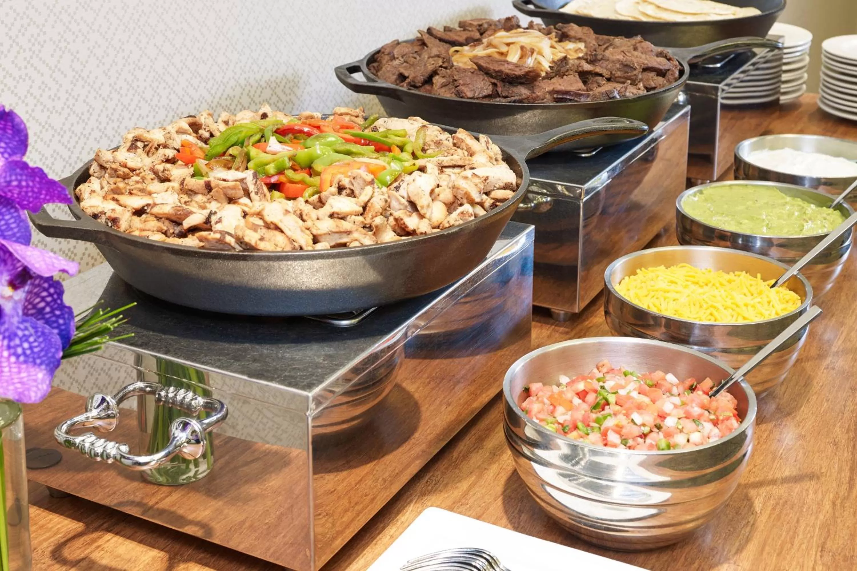 Lounge or bar in The Westin Galleria Dallas