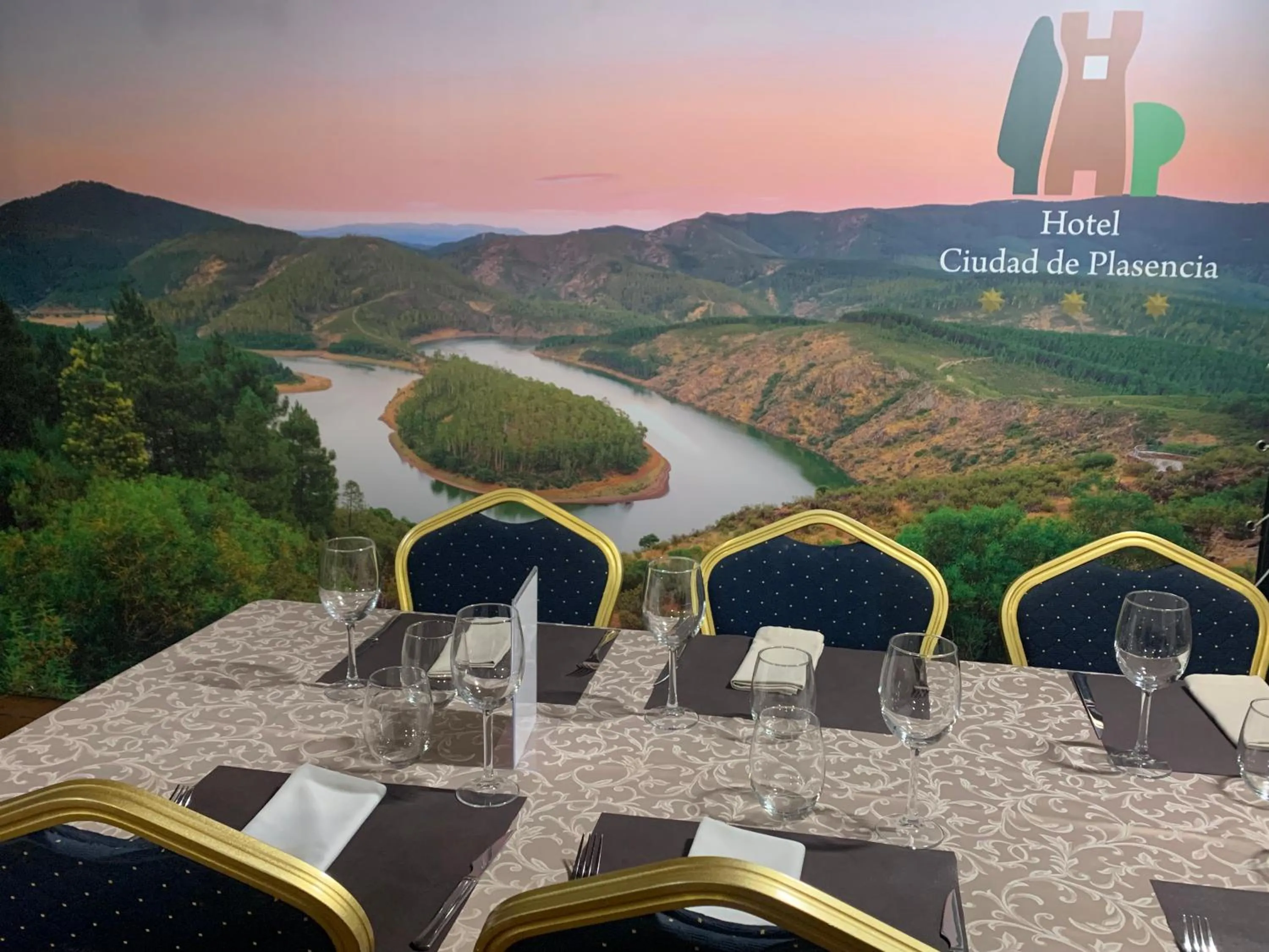 Restaurant/places to eat in Hotel Ciudad de Plasencia