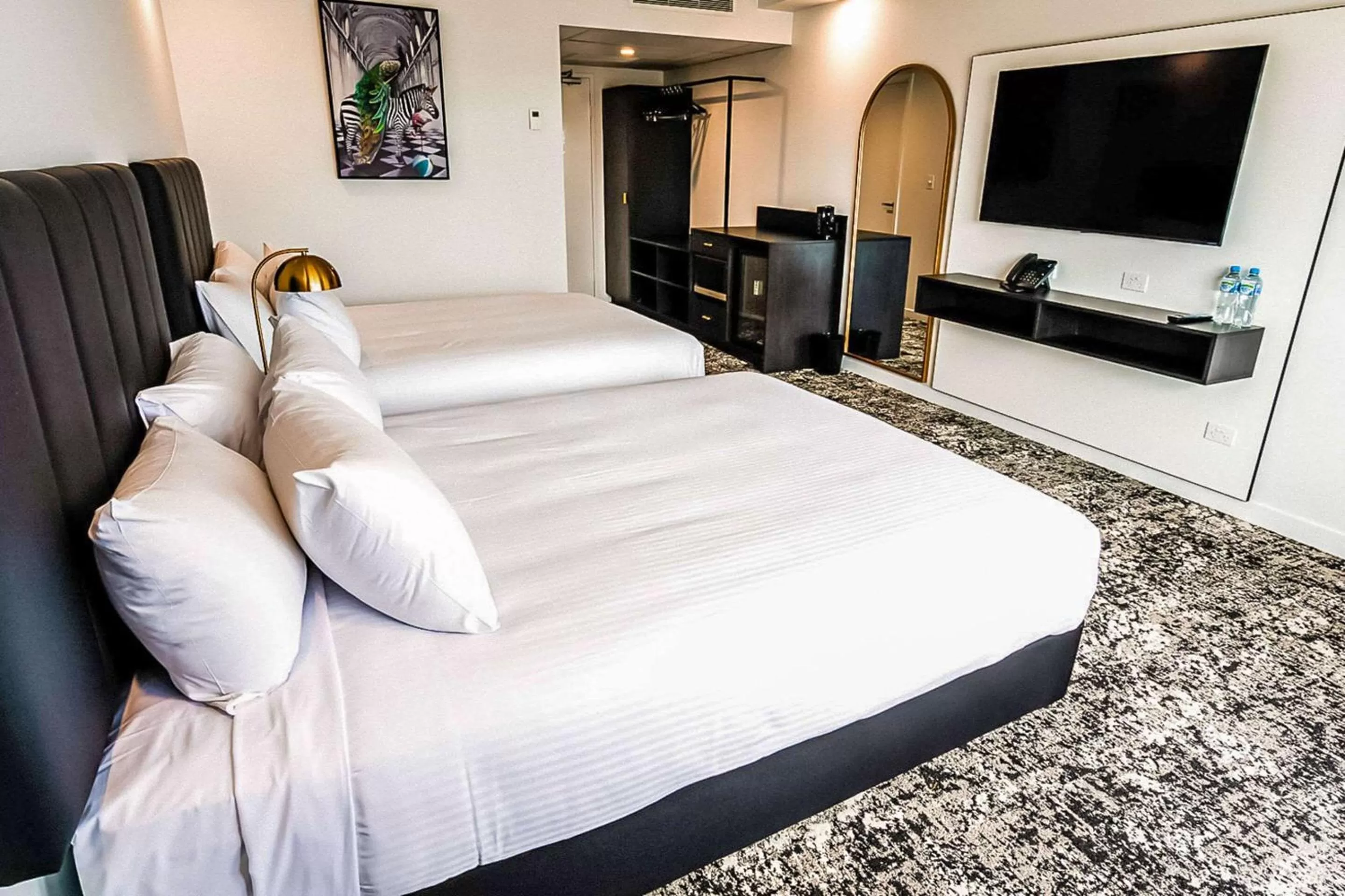 Bedroom, Bed in The Benson Hotel