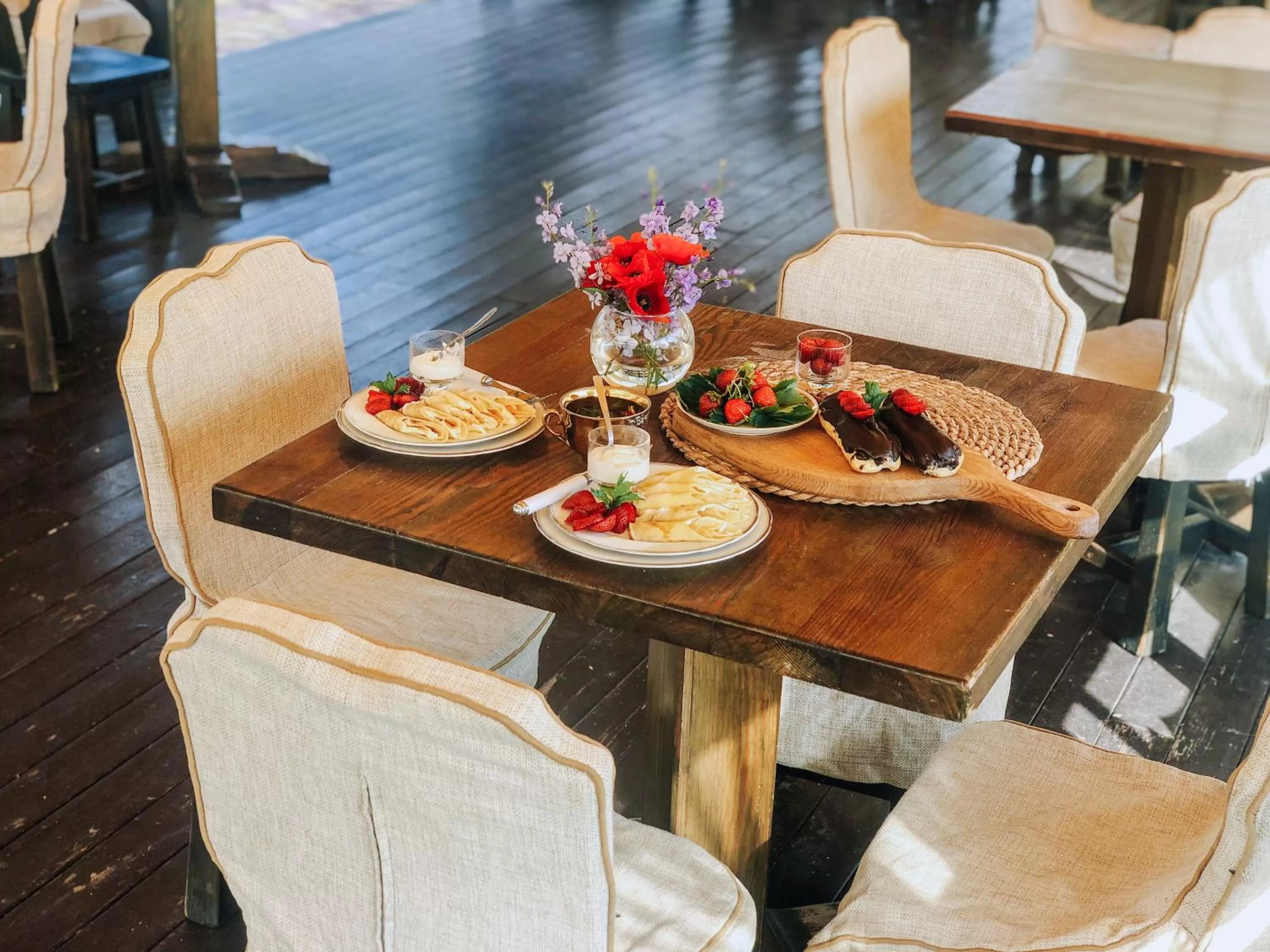 Food and drinks in Zolotoy Bereg Hotel