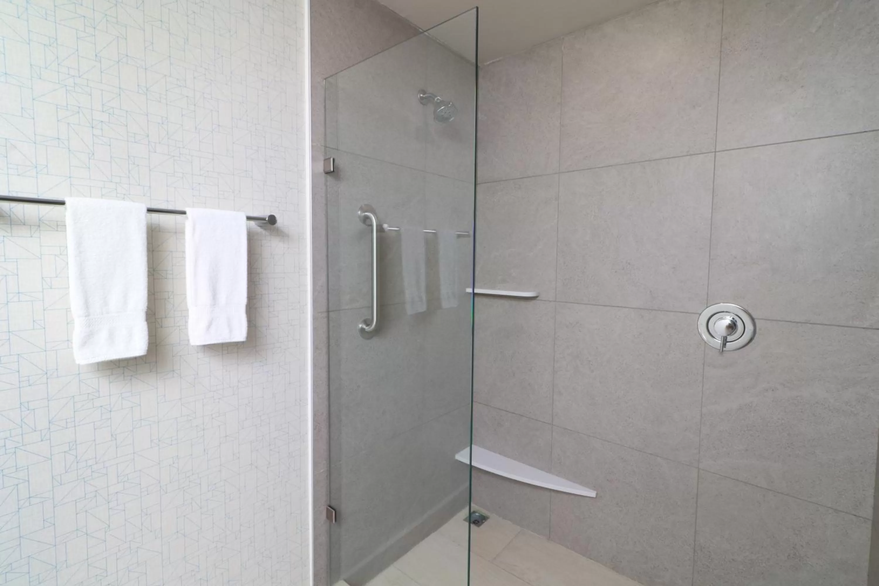 Shower in Holiday Inn Express - Monterrey - Fundidora by IHG