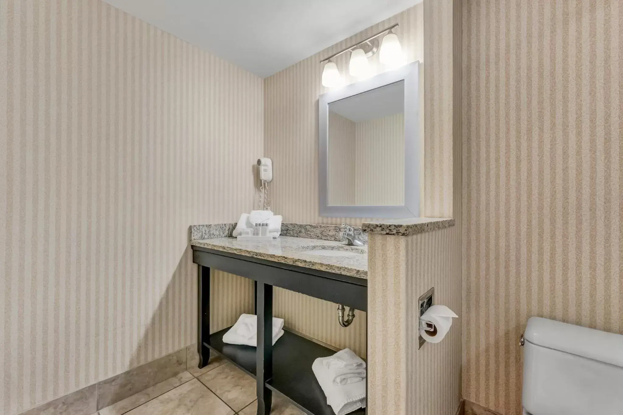 Double Room with Two Double Beds - Non-Smoking in Buffalo Airport Hotel Double Room with Two Double Beds - Non-Smoking in Buffalo Airport Hotel