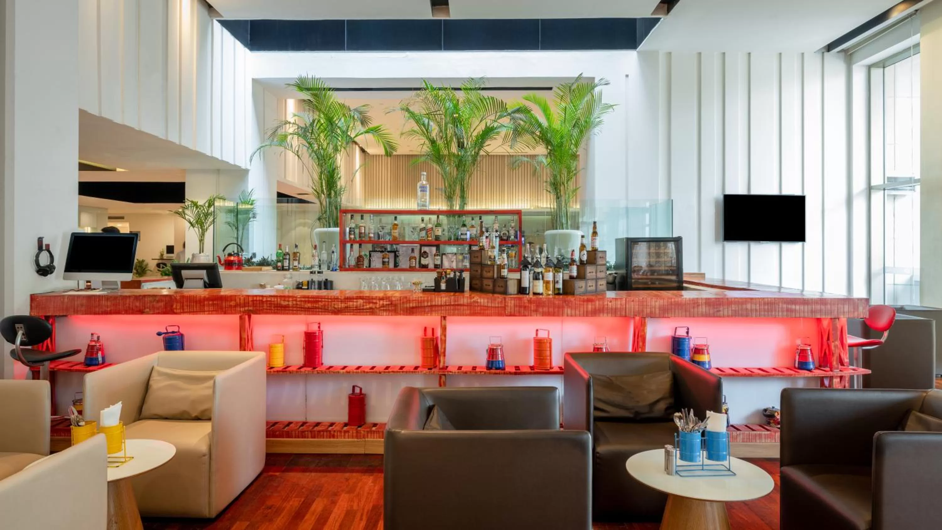 Lounge or bar in ibis New Delhi Aerocity - An Accor Brand