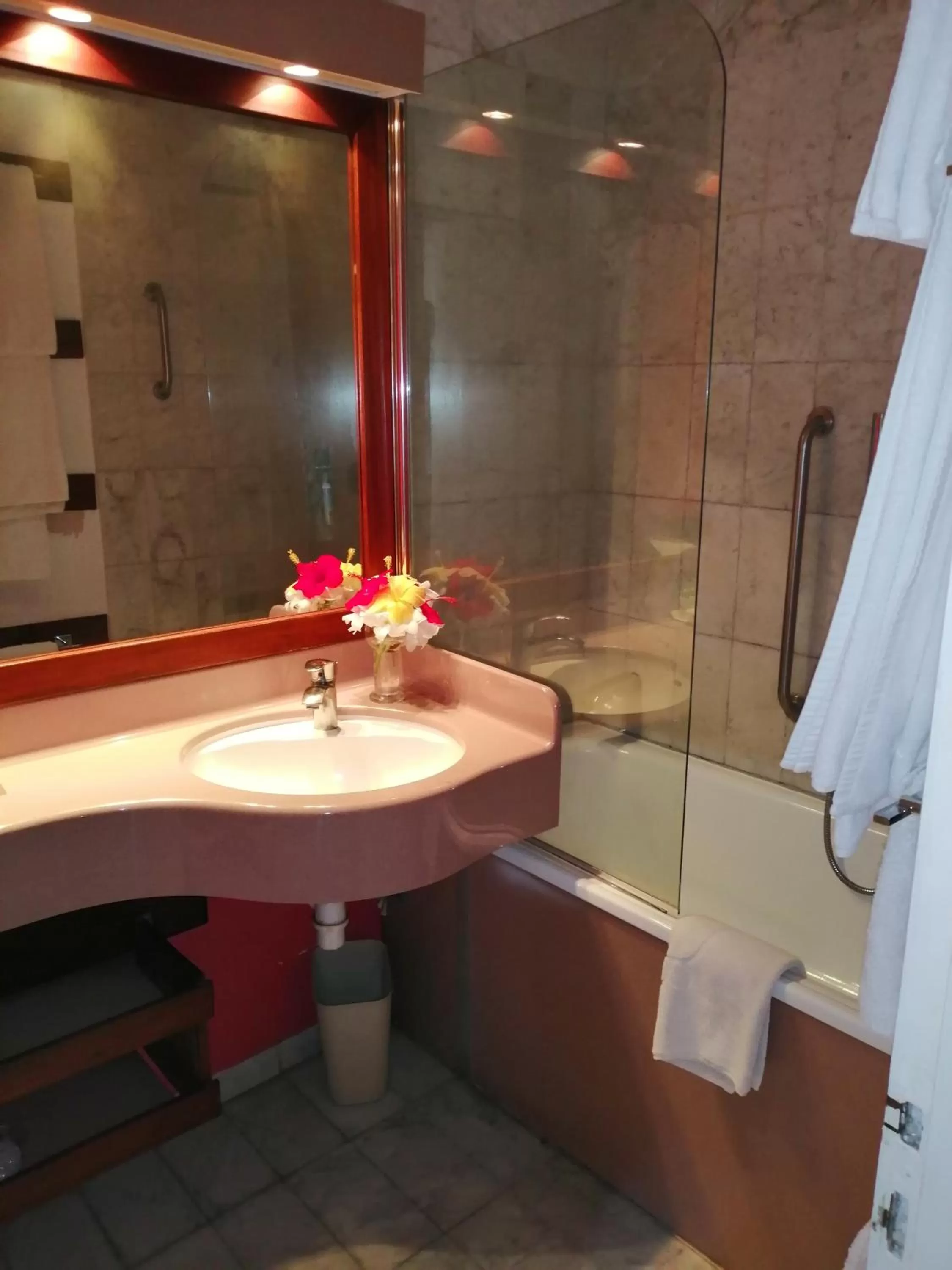 Shower in Hotel Jardin Savana Dakar