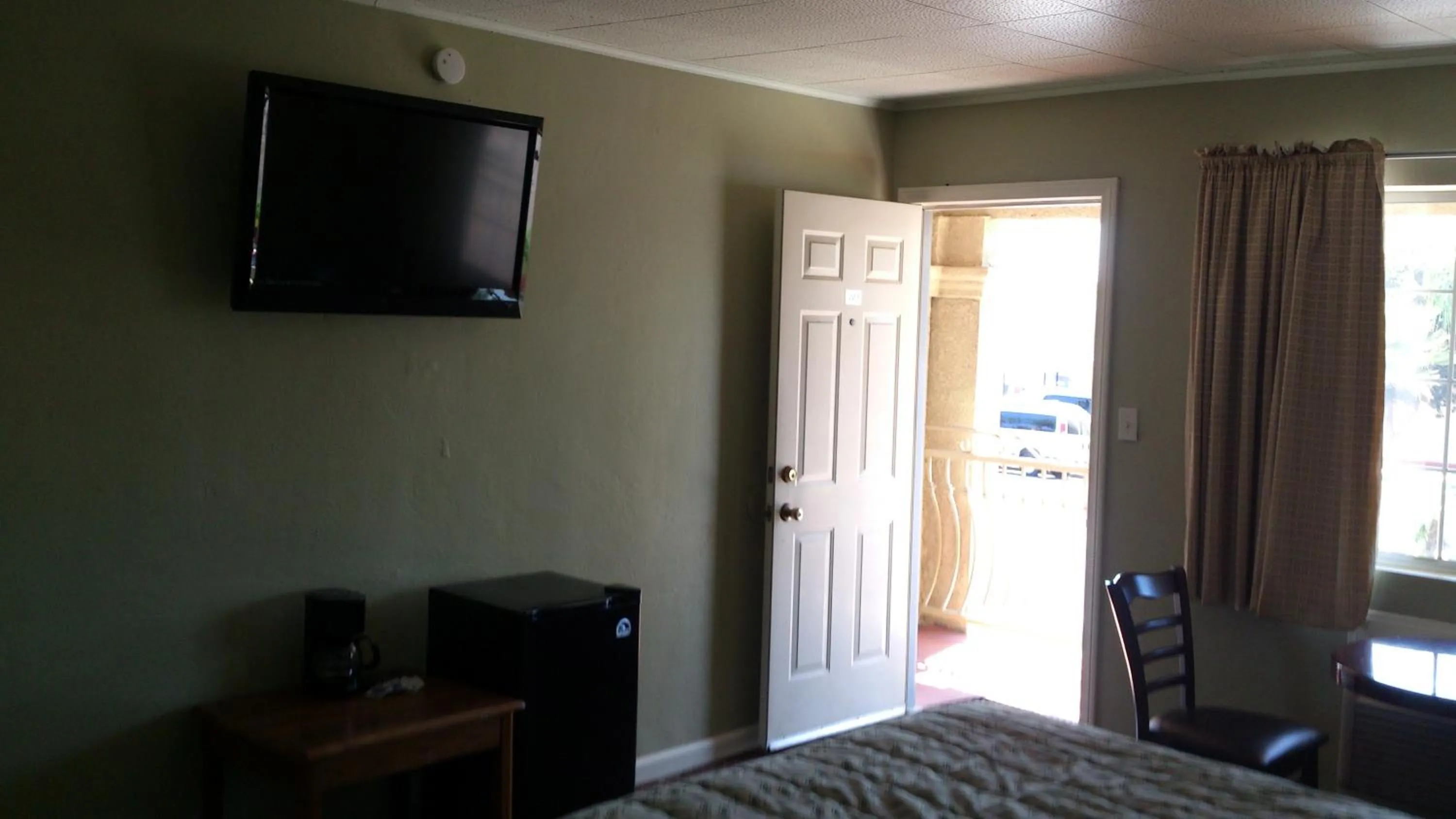 Photo of the whole room, Bed in Santa Ana Travel Inn