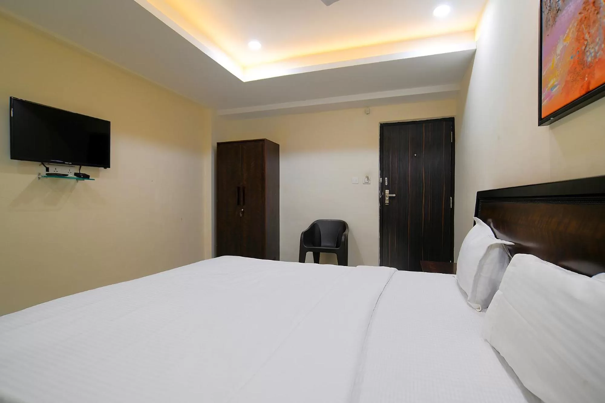 Bed in FabHotel Imperial Regency