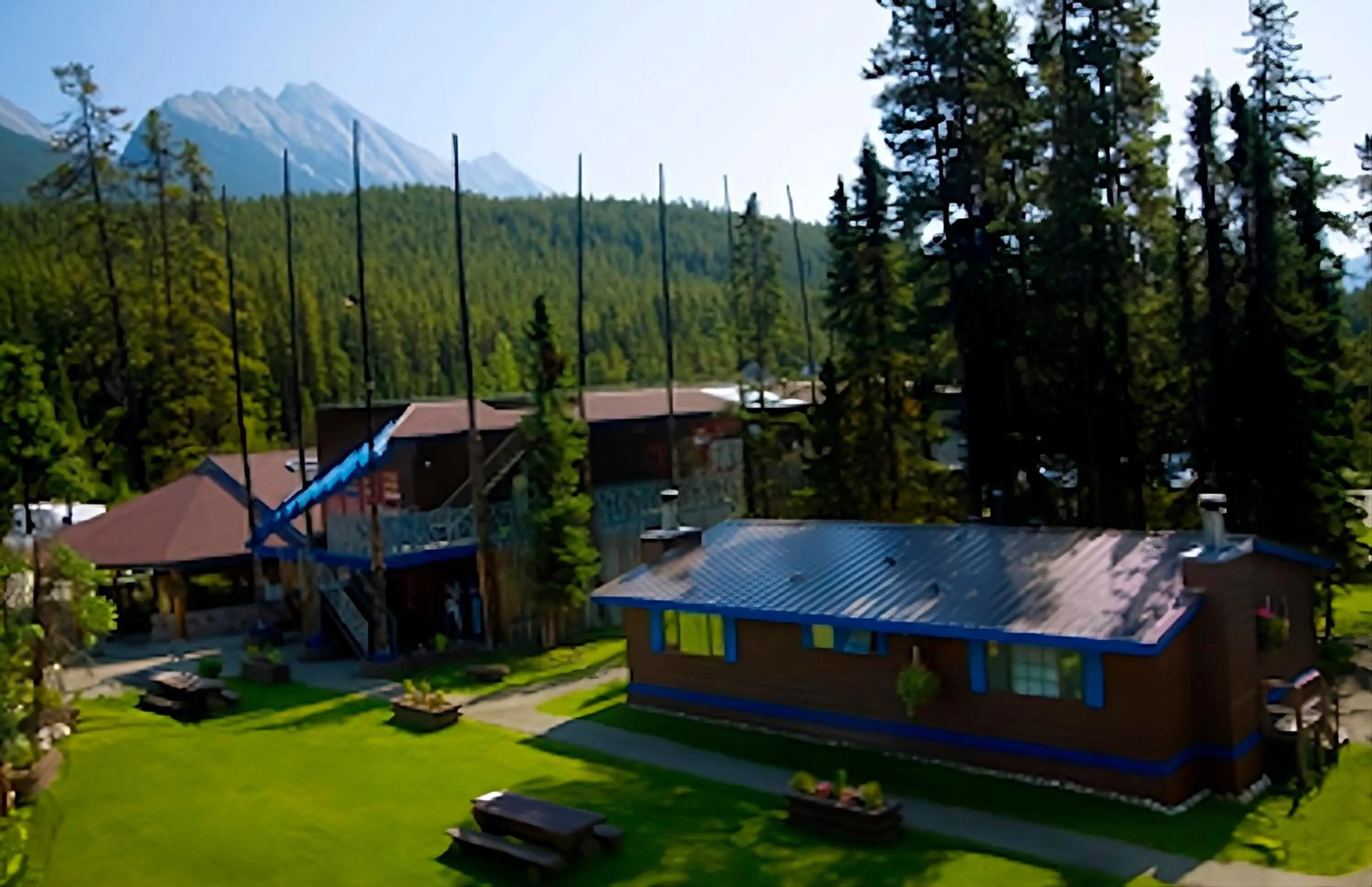 Property building in Sunwapta Falls Rocky Mountain Lodge