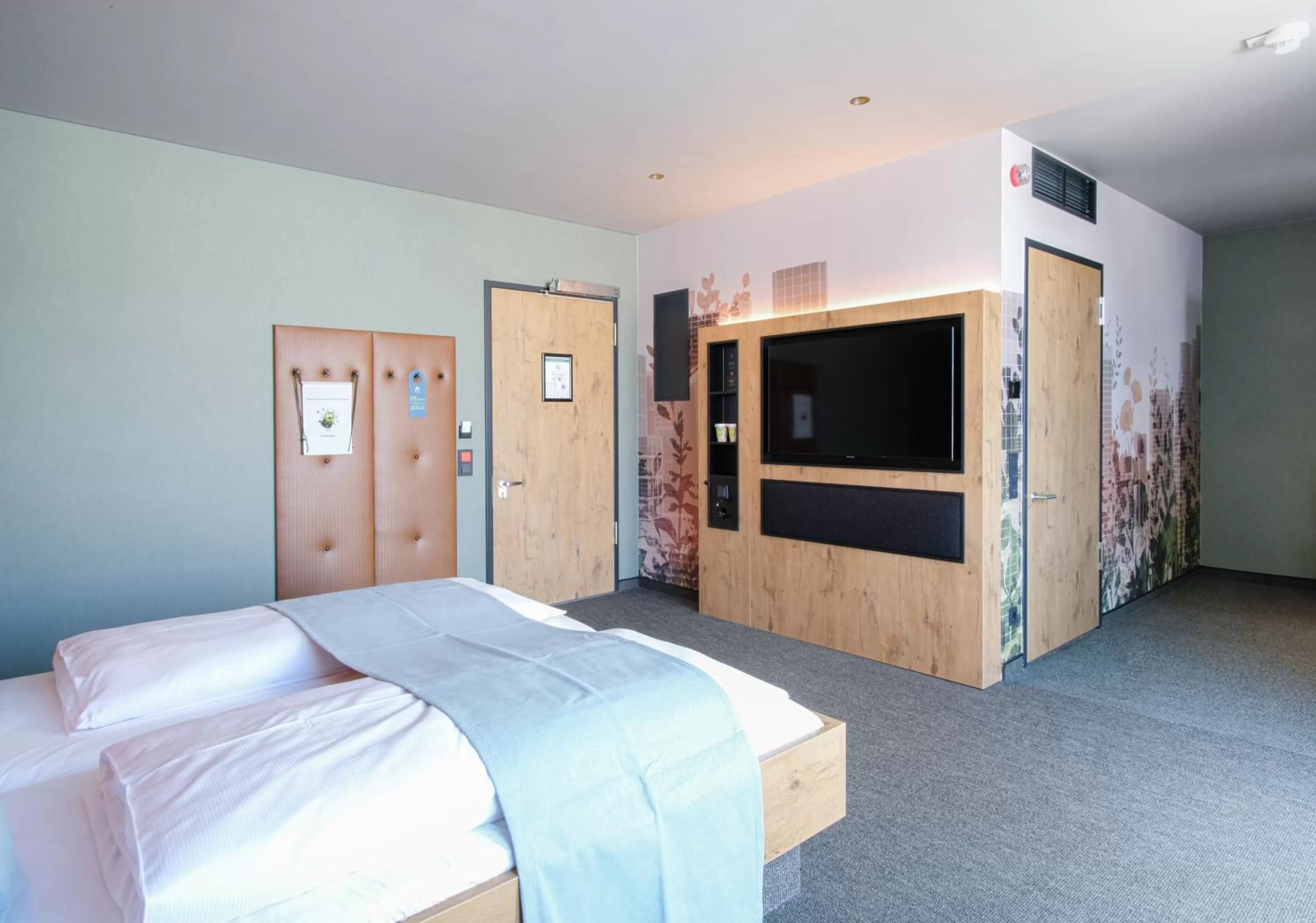 Bedroom, Bed in RiKu HOTEL Göppingen