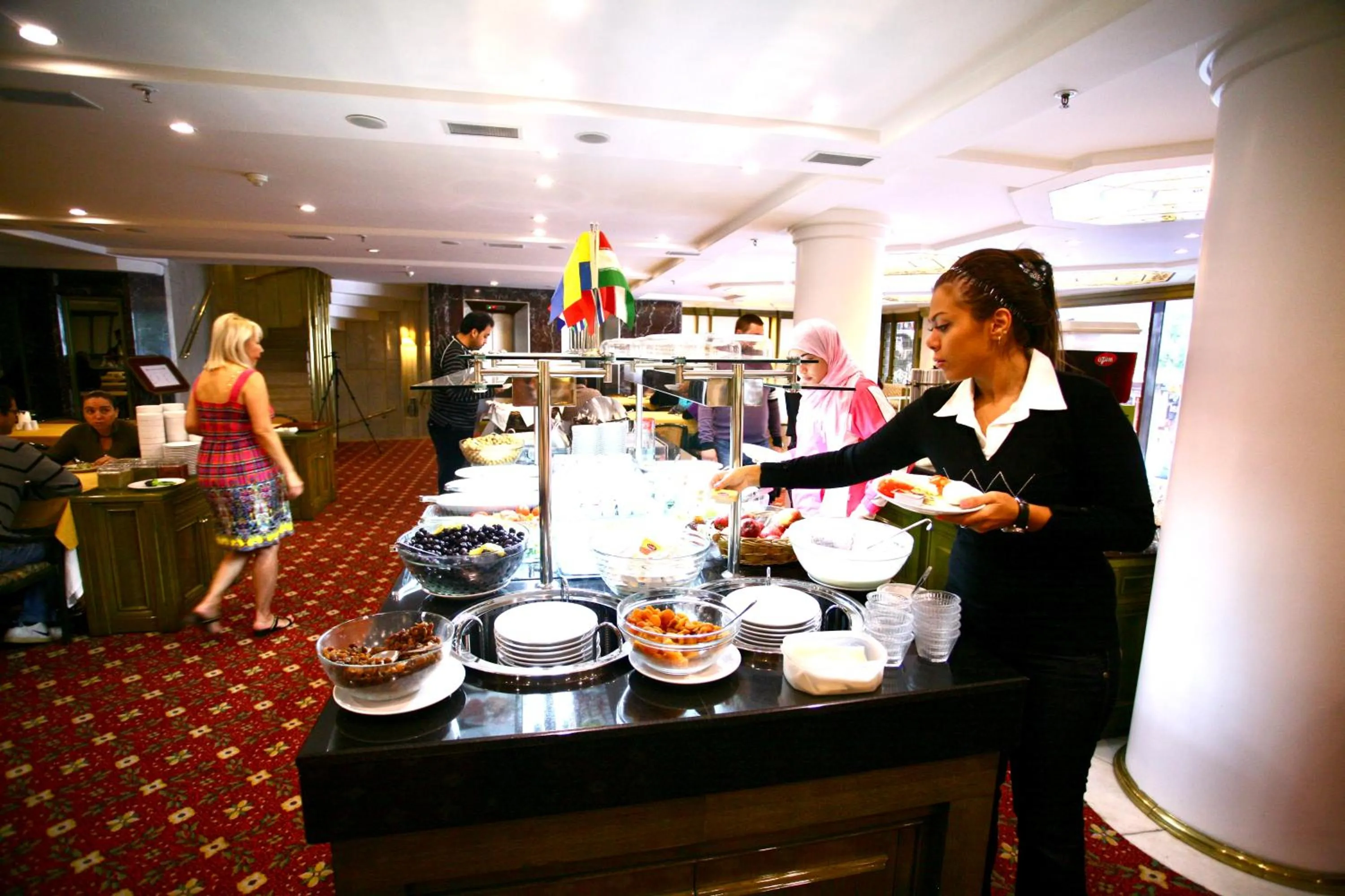 Restaurant/places to eat in Istanbul Royal Hotel