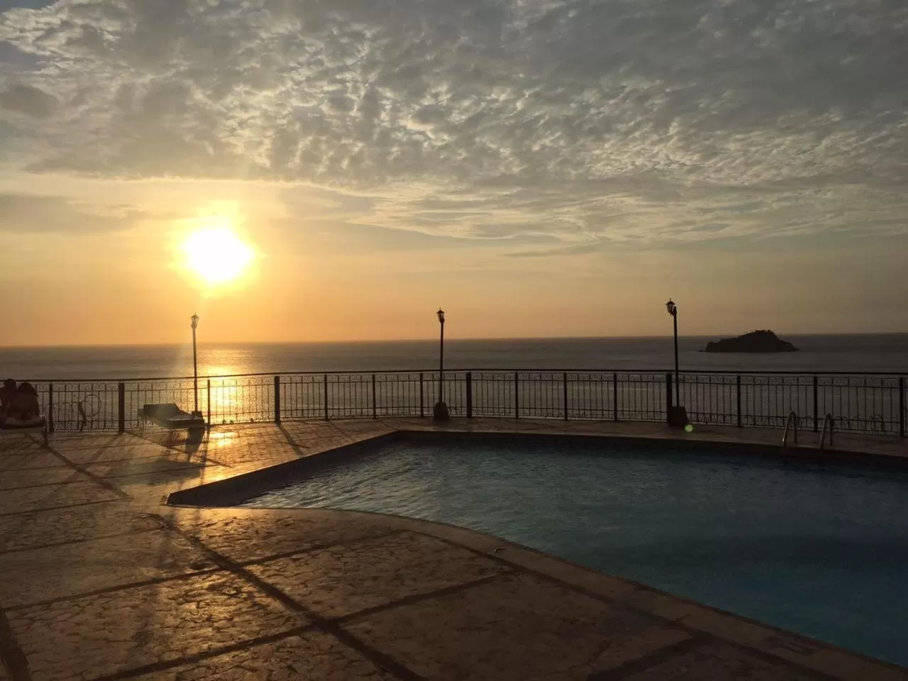 Swimming pool in Edificio El Peñon del Rodadero Apartamento Playa Rodadero