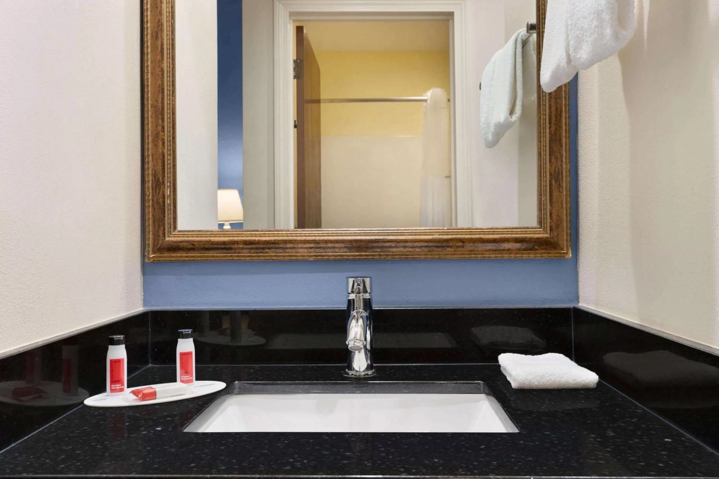 Bathroom in Days Inn by Wyndham Tamworth