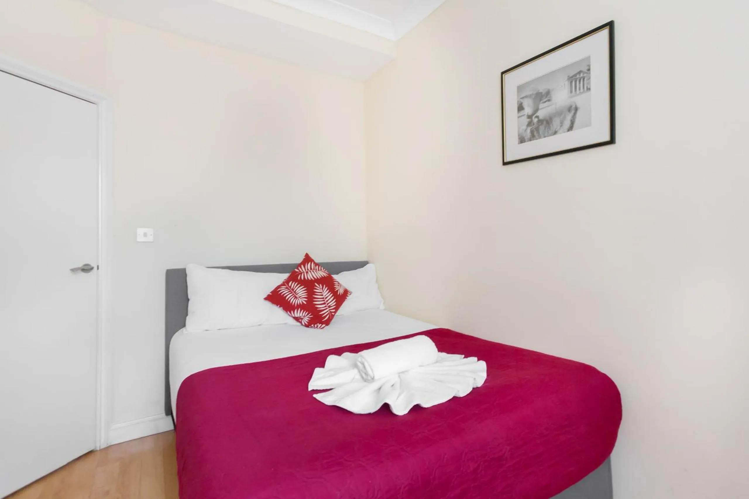 Bedroom, Bed in Kings Cross Prime Stay Apartments