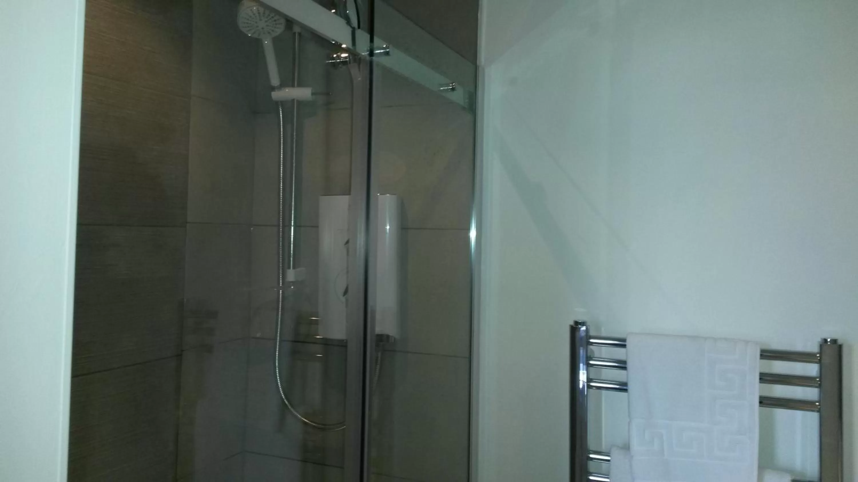 Shower in Ravenswood Guest House