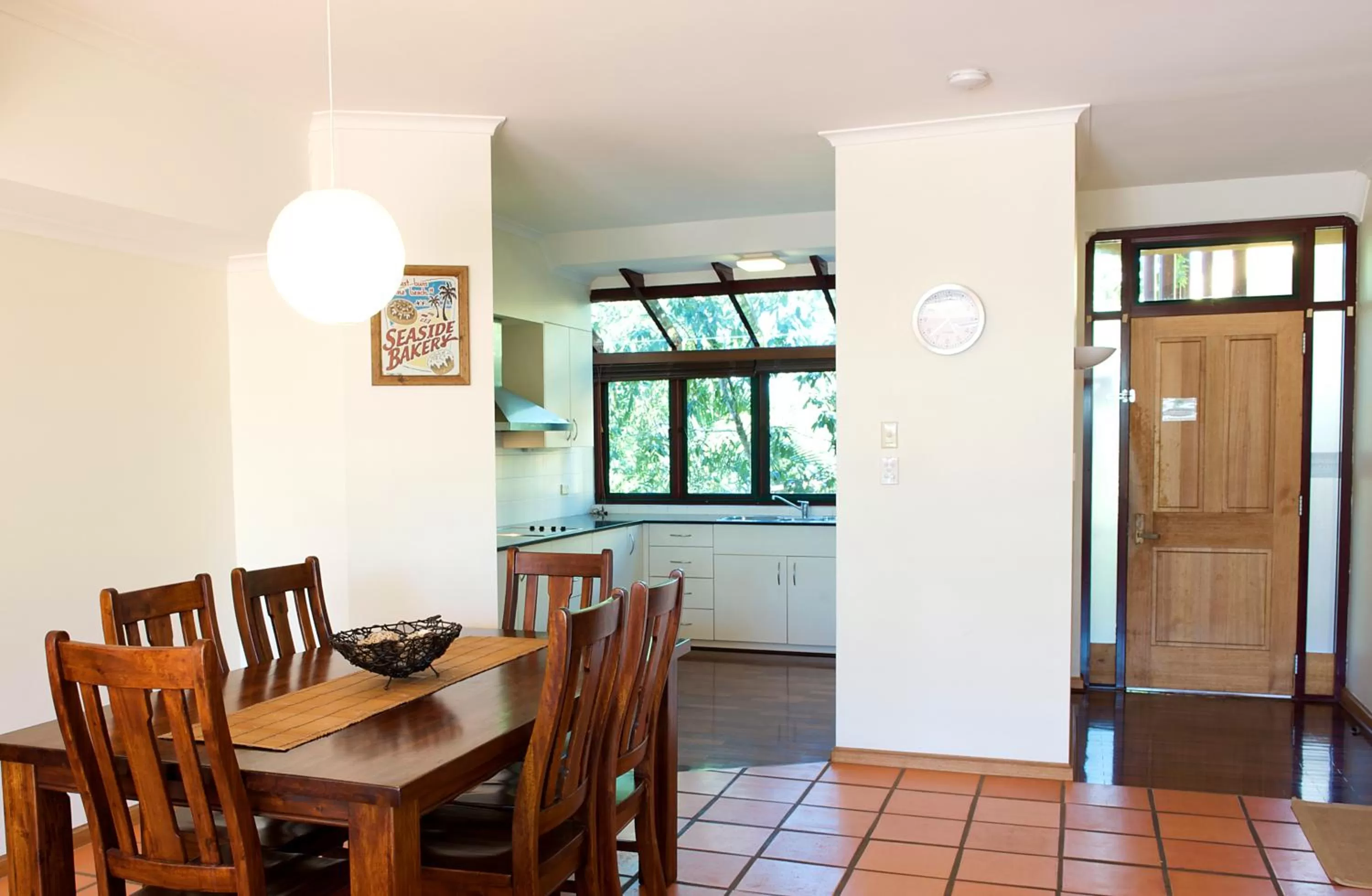 Dining area in Byron Links Apartments