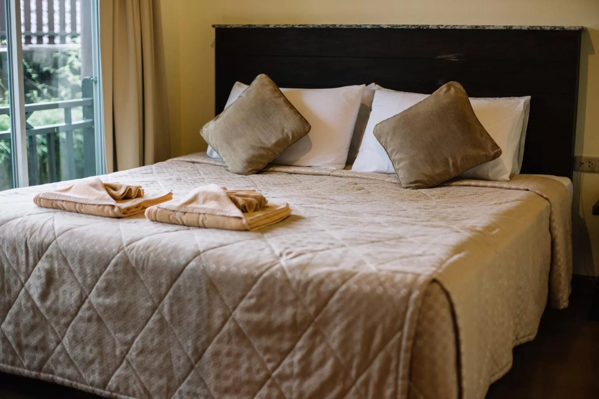 Photo of the whole room, Bed in Diamond Park Inn Chiangrai & Resort