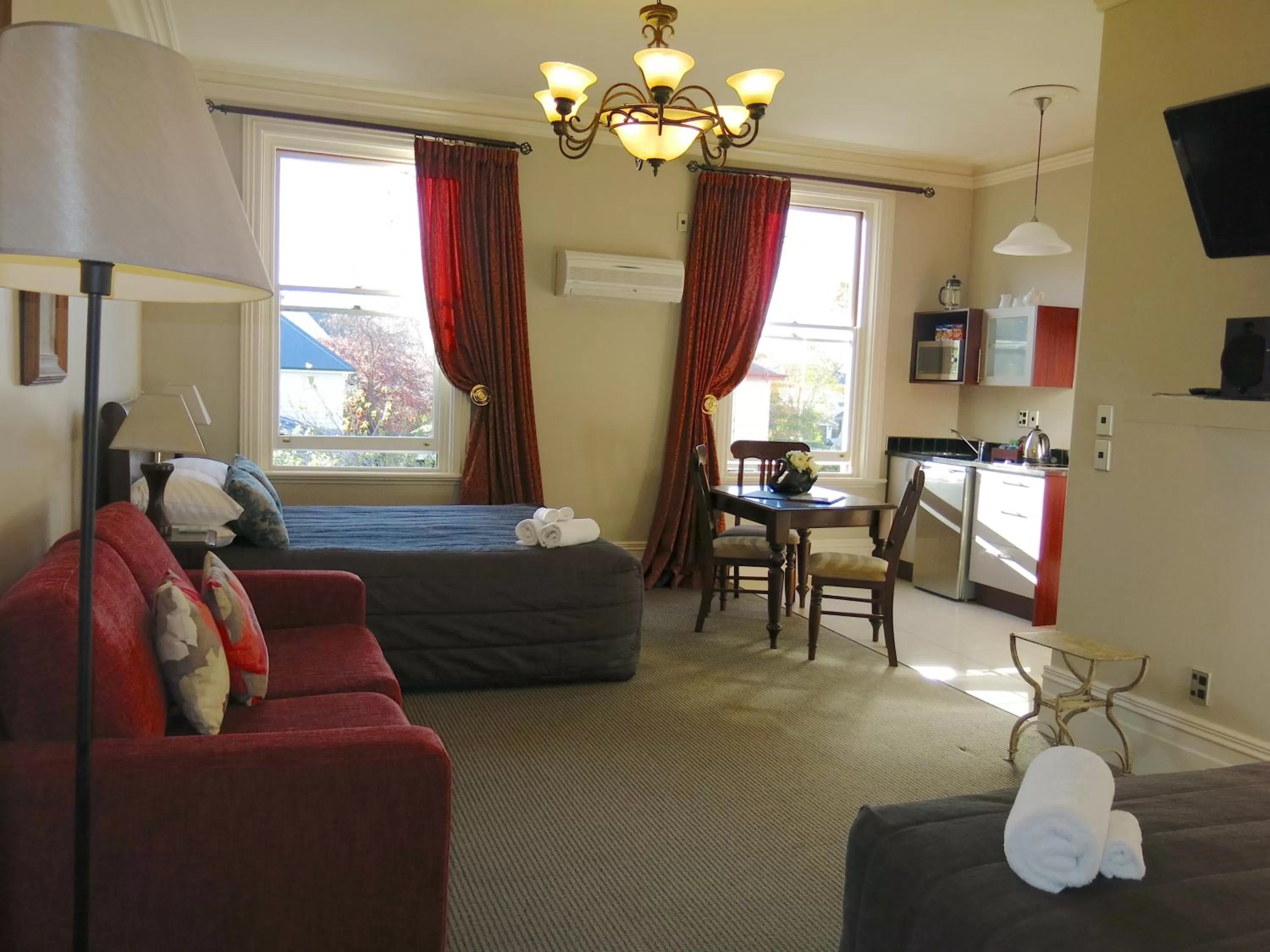 Bedroom, Bed in Merivale Manor