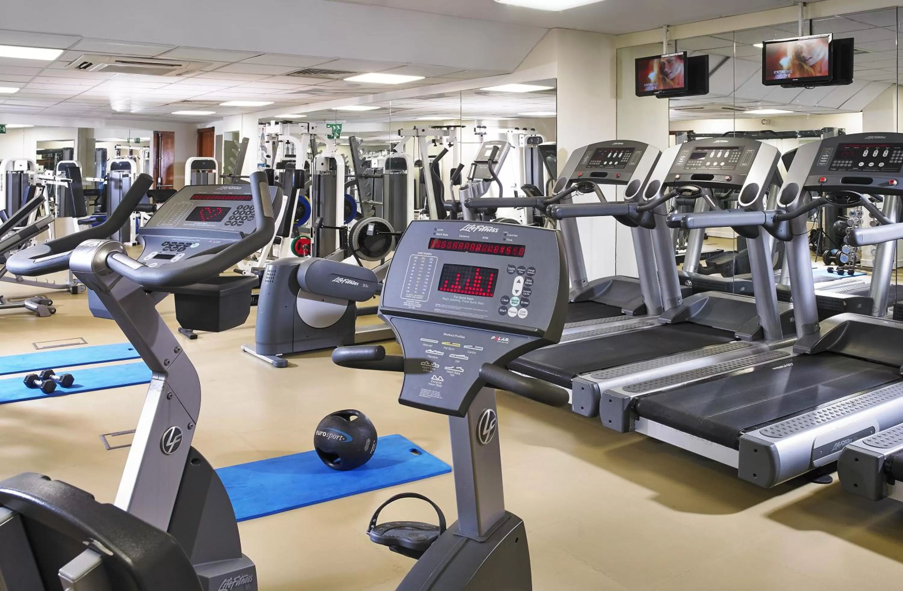 Fitness centre/facilities in Camden Court Hotel