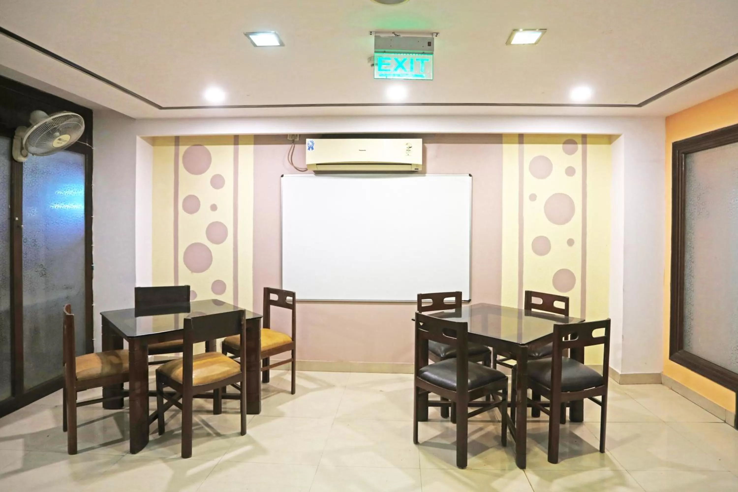 Breakfast in Tashkent Palace - Walk in from NDLS Station & RK Ashram Metro Station