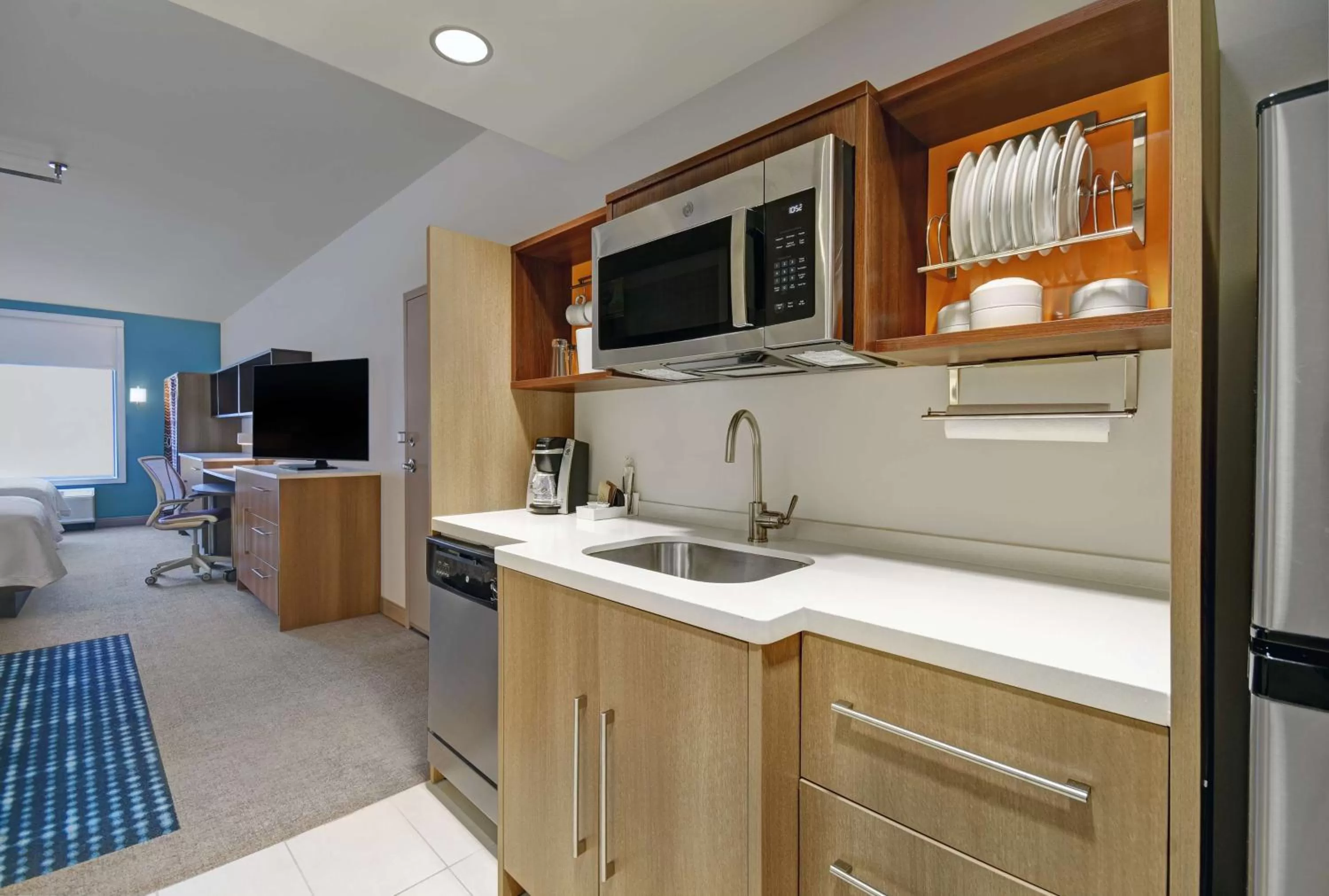 Kitchen or kitchenette in Home2 Suites by Hilton Blacksburg University