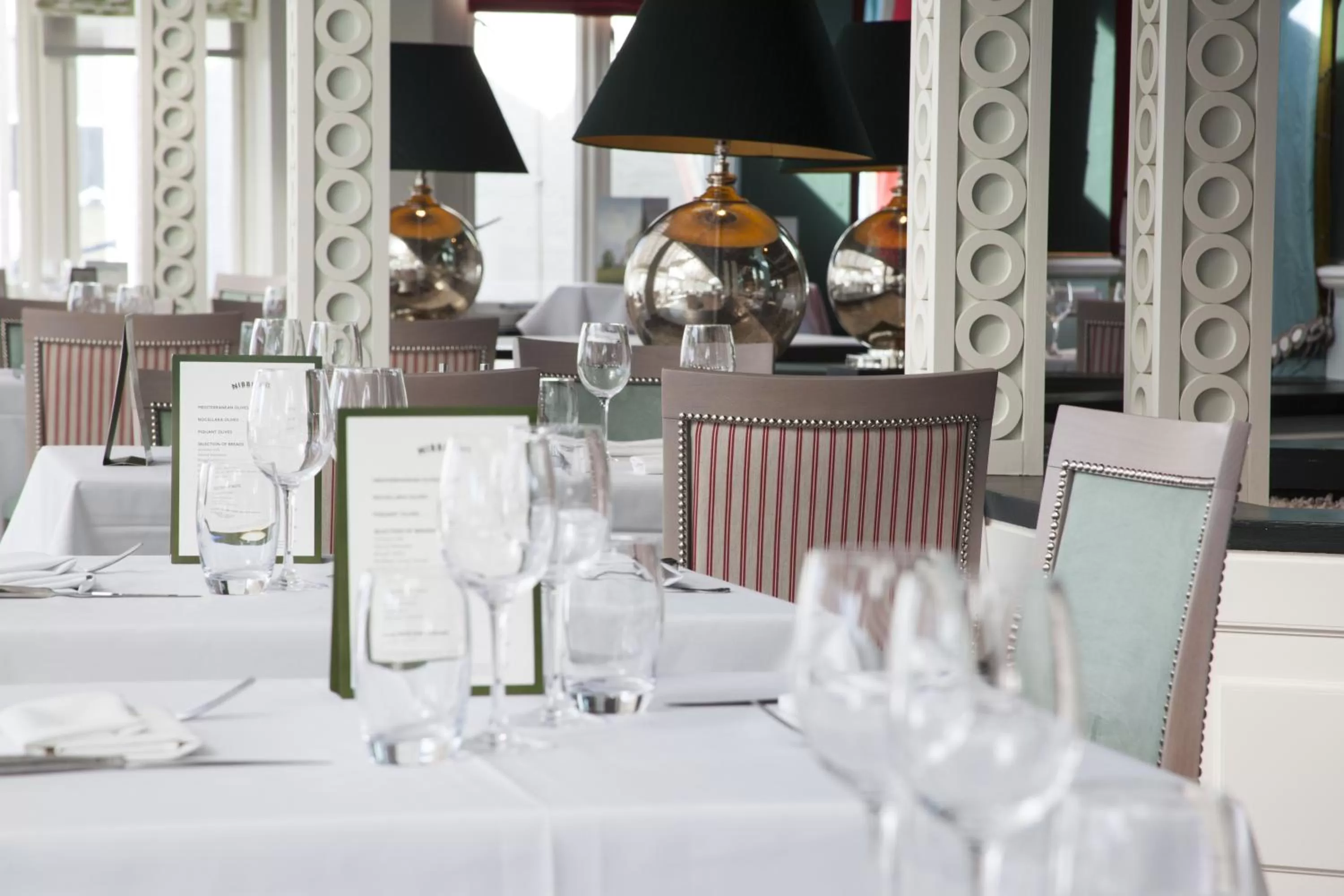 Restaurant/places to eat in Bromley Court Hotel London