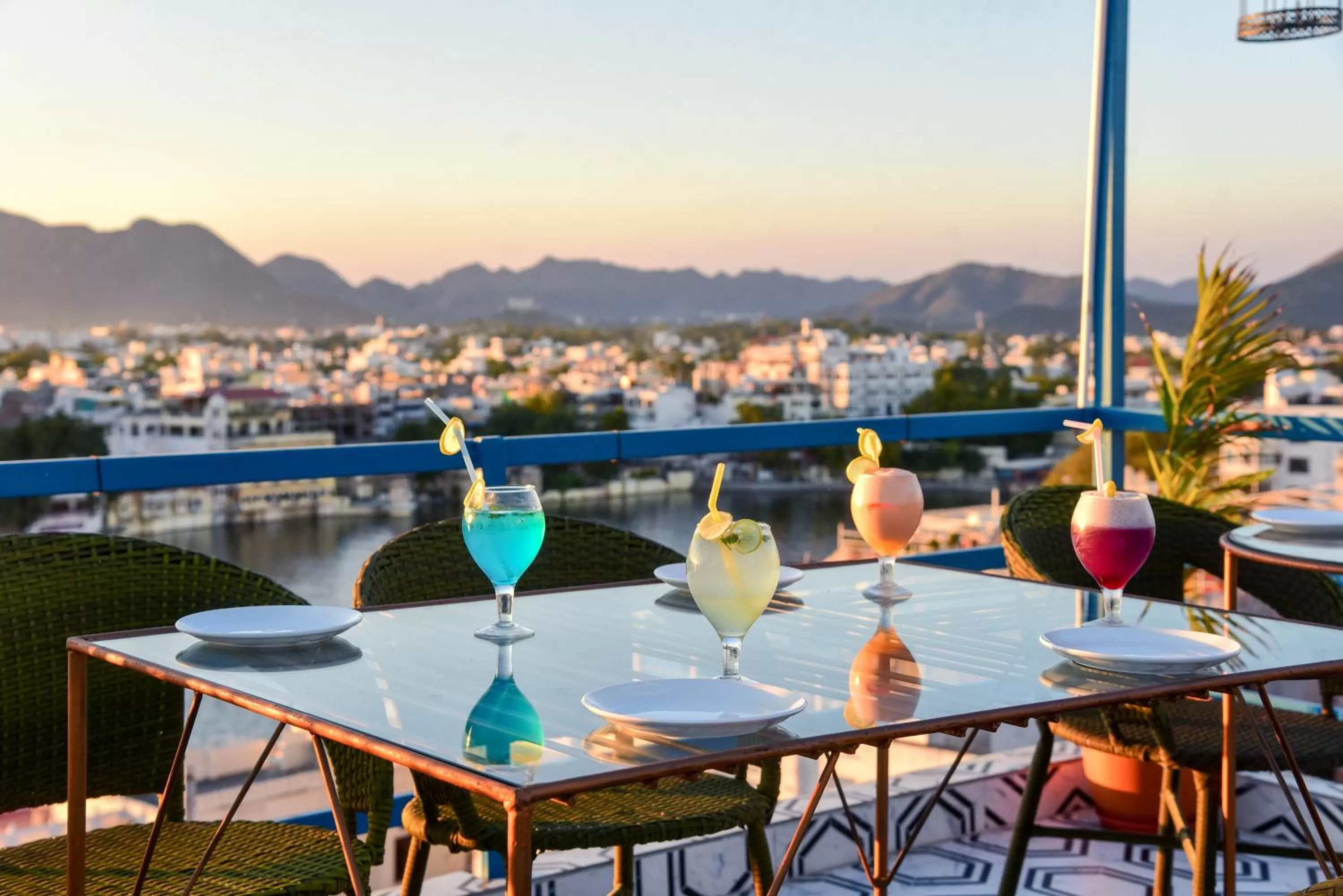 Restaurant/places to eat in Hotel Casa by the lake