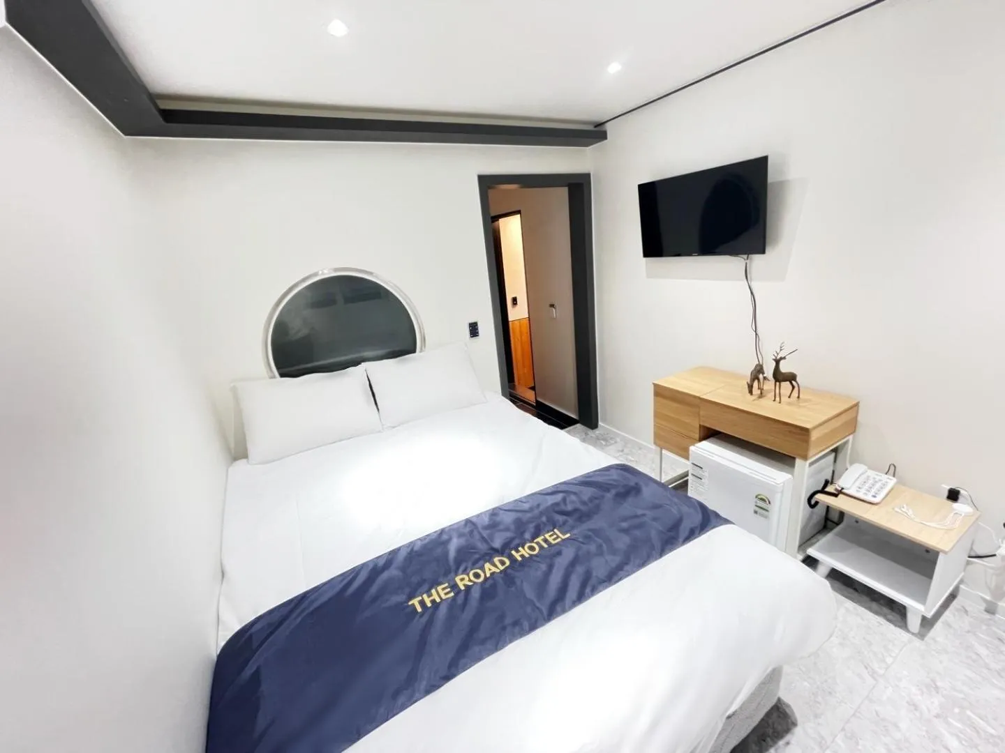 Decorative detail, Bed in The Road Hotel