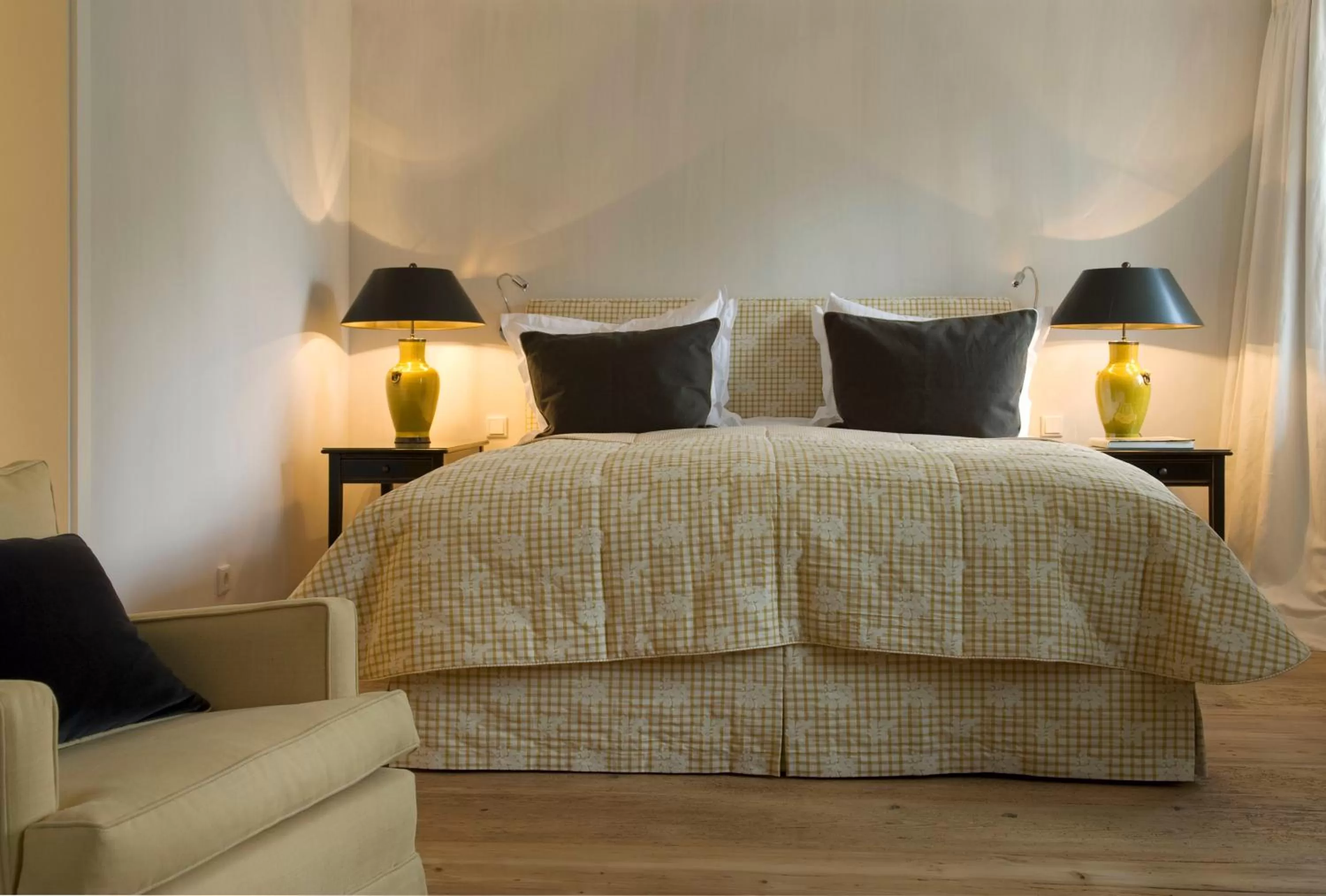 Bed in Brauereigasthof-Hotel Aying