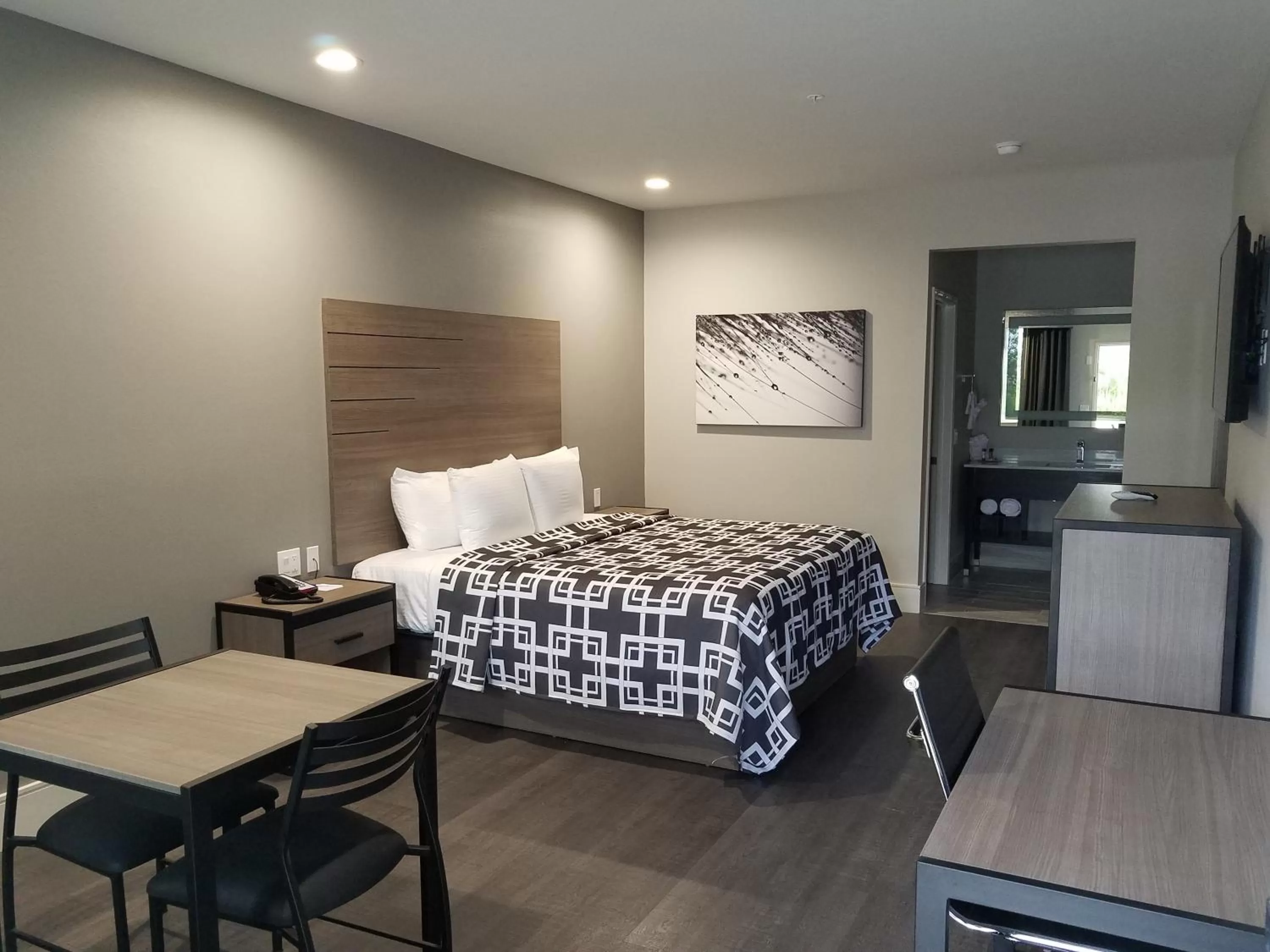 Bedroom, Bed in Palace Inn Blue Tomball Parkway