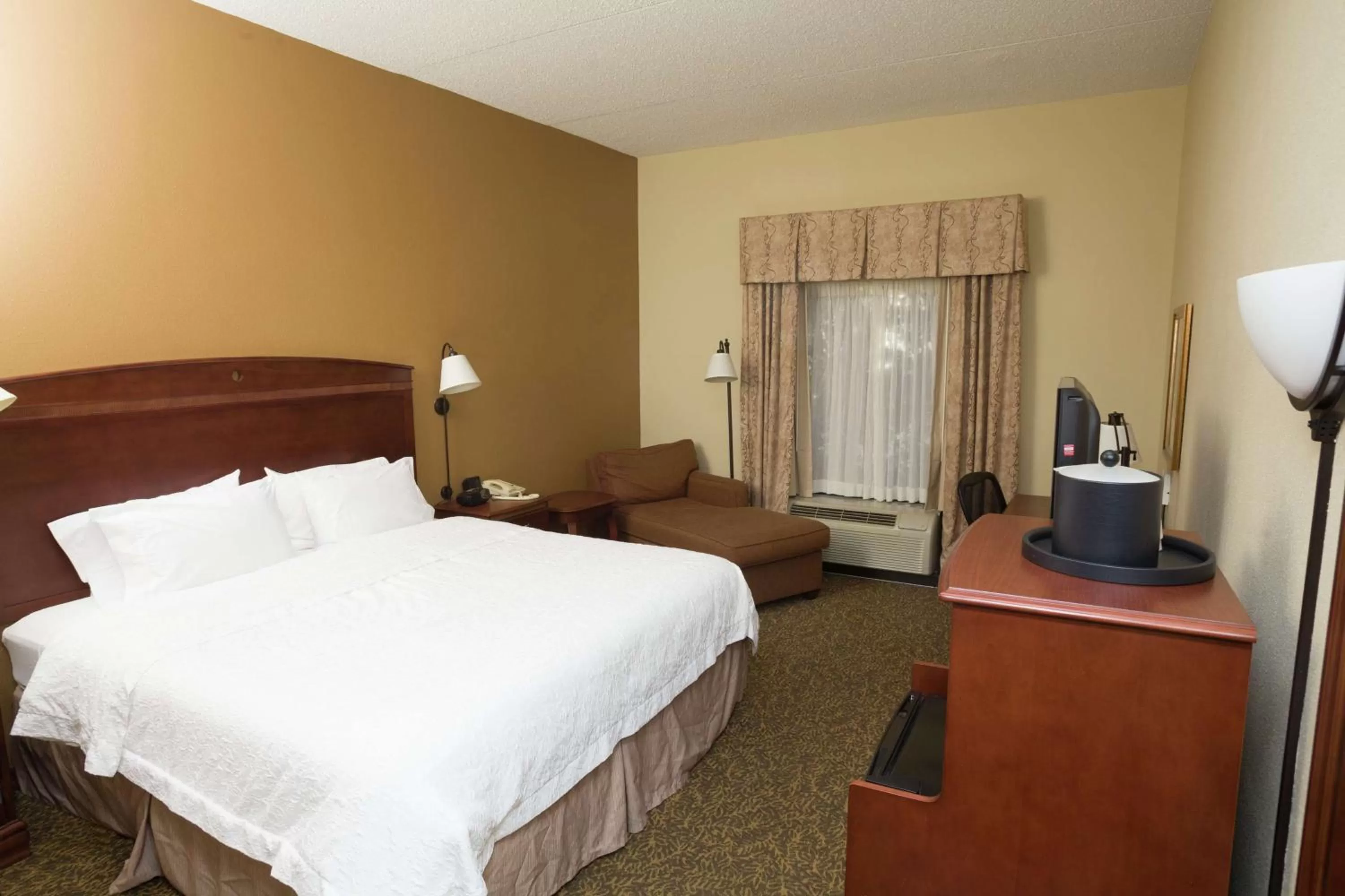 Bedroom, Bed in Hampton Inn Oneonta
