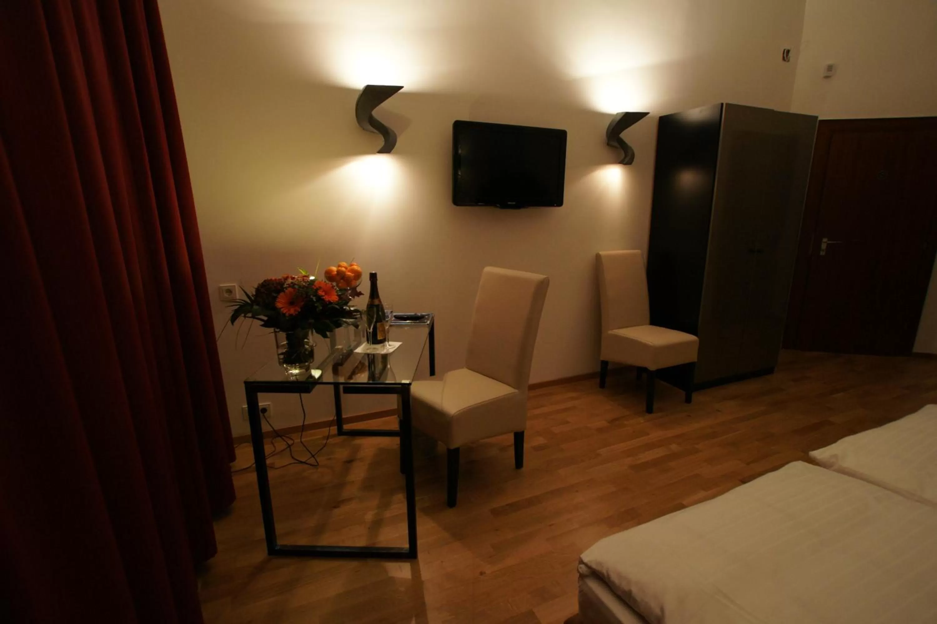 Photo of the whole room, Bed in Hotel Stern - Self Check-In