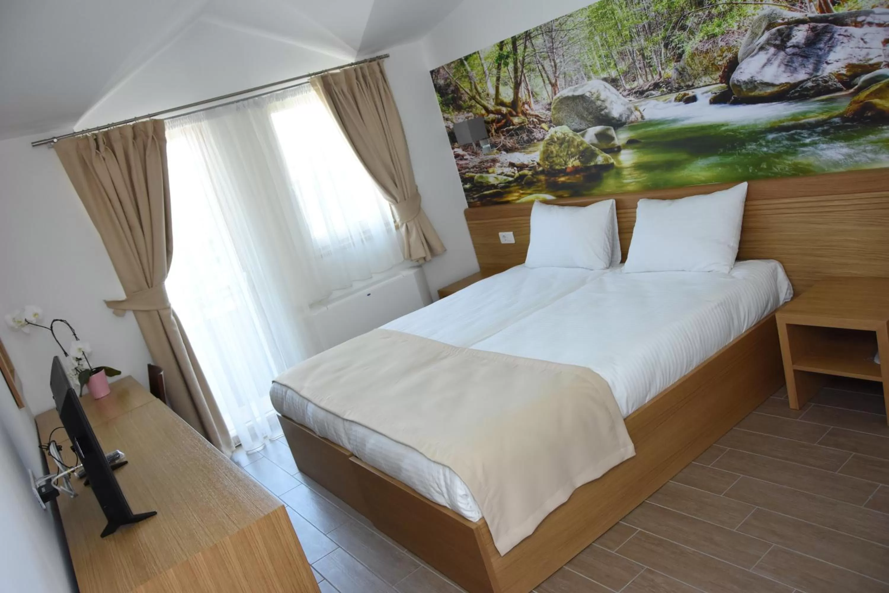 Bedroom, Bed in Hotel Lirak