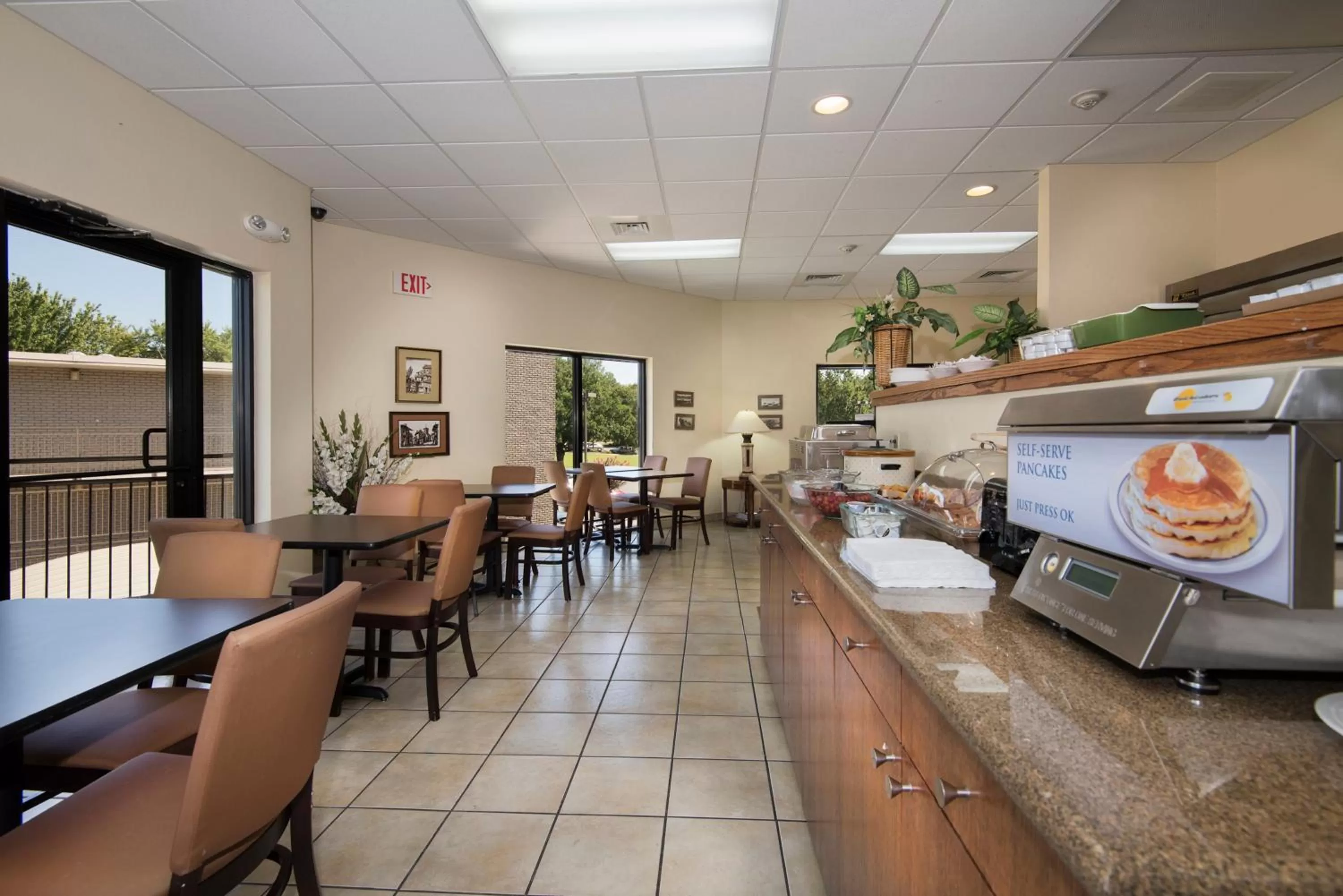 Continental breakfast, Restaurant/Places to Eat in Markham House Suites Little Rock Medical Center