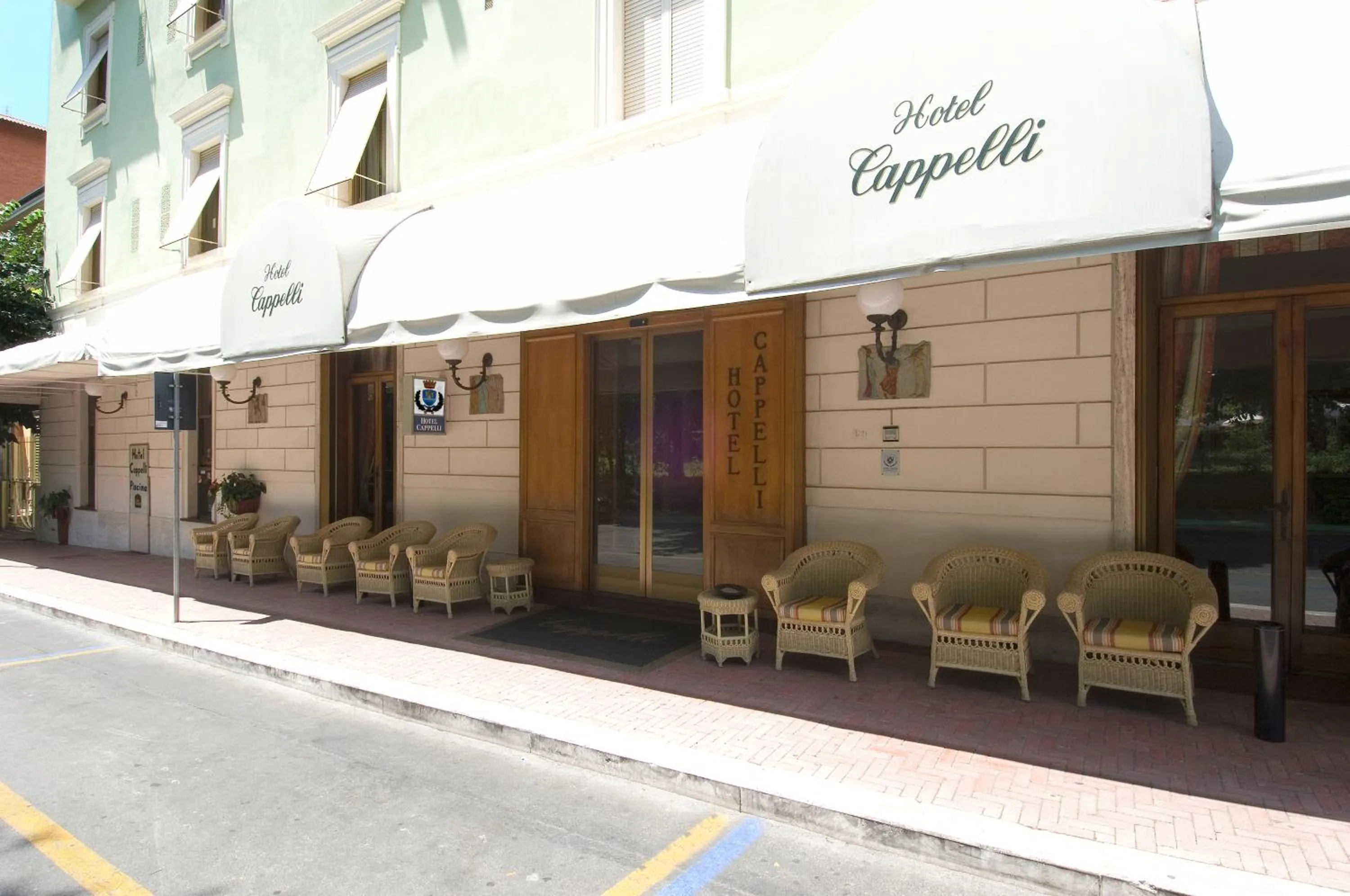 Facade/entrance in HG Hotel Cappelli