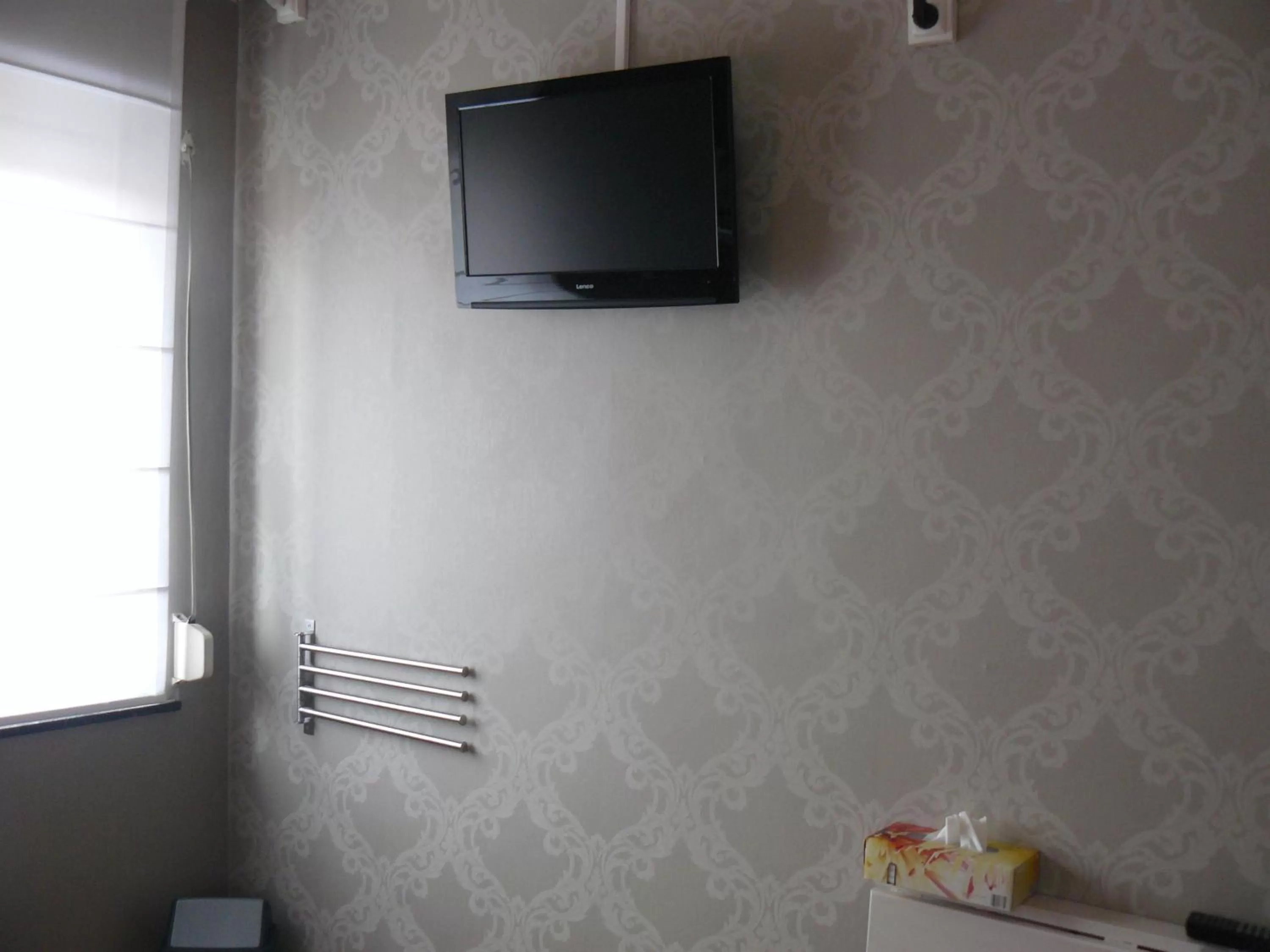 TV and multimedia, TV/Entertainment Center in B&B Jo - Li