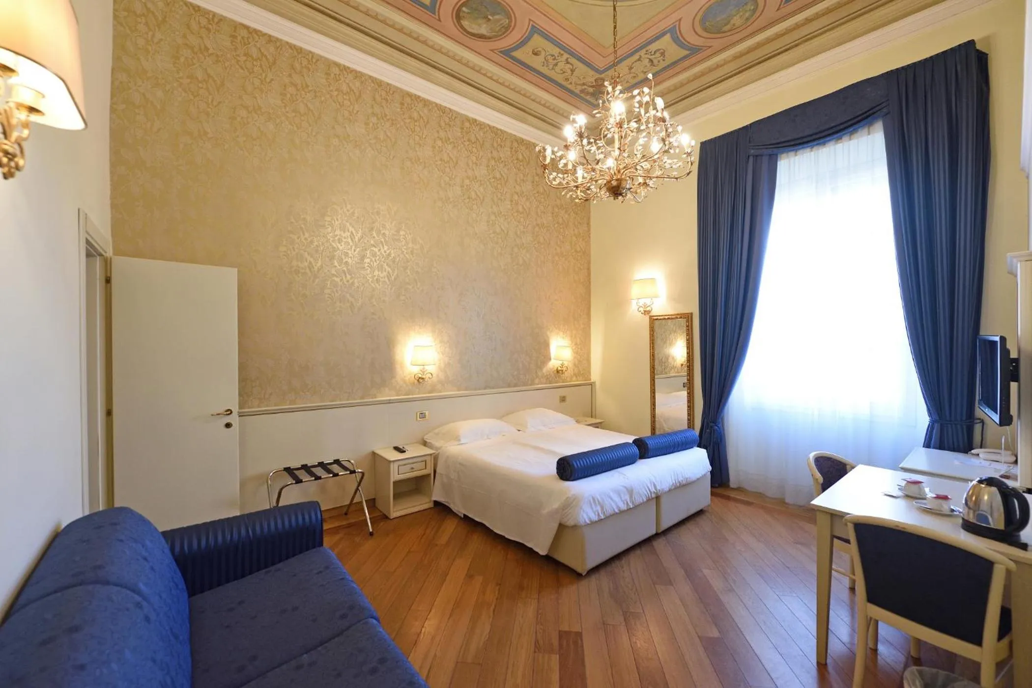 Photo of the whole room, Bed in Relais La Corte di Cloris